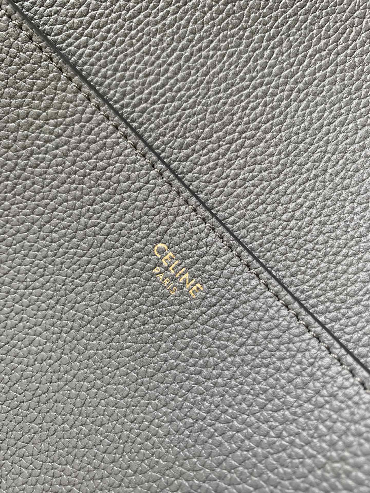 𝐂𝐞𝐥𝐢𝐧𝐞 SANGLE BUCKET bucket bag in soft grained calfskin