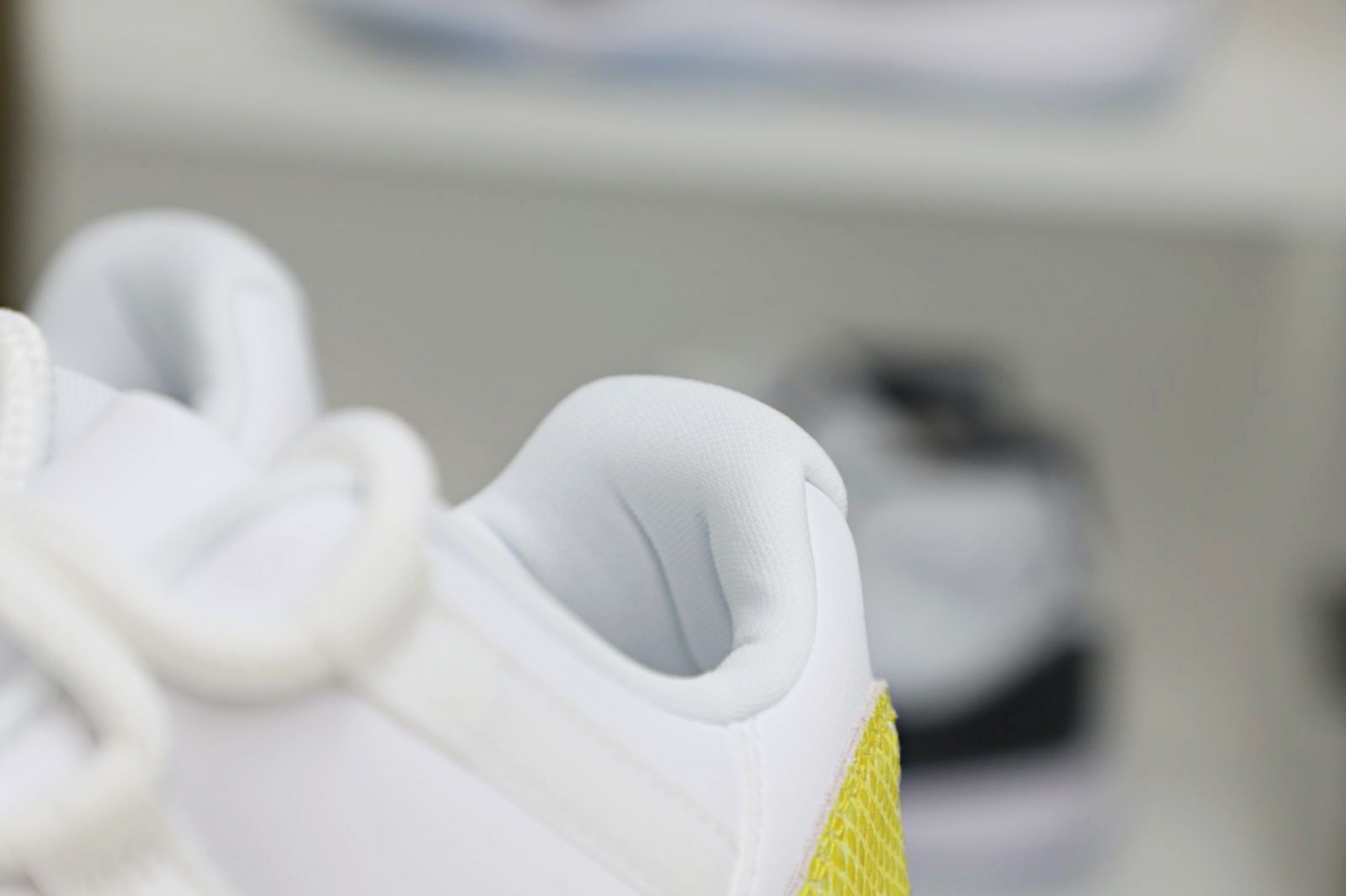 Air Jordan 11 Retro Low YellowSnakeskin