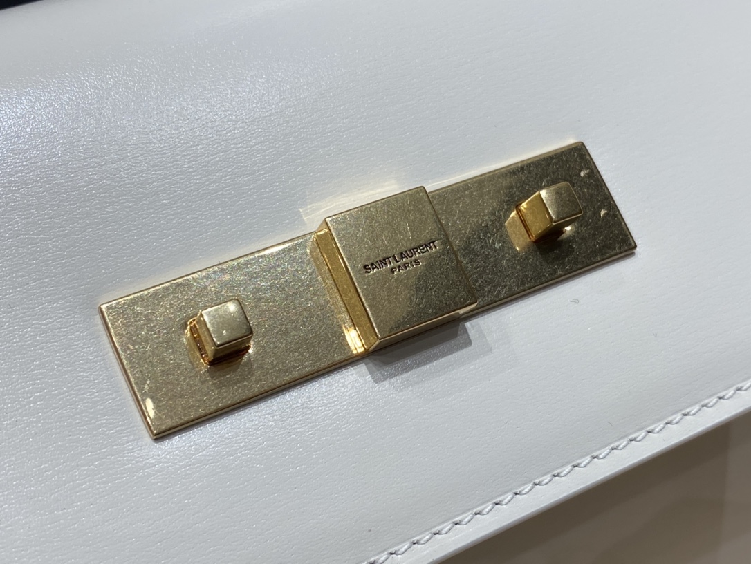 SAINT LAURENT【𝙈𝙖𝙣𝙝𝙖𝙩𝙩𝙖𝙣 𝟮𝟰𝙘𝙢】675626.Jd