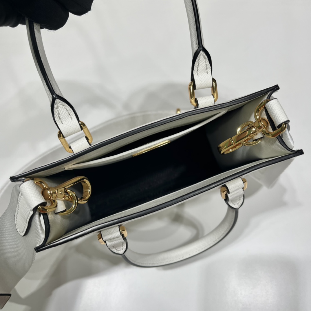 𝐏𝐑𝐀𝐃𝐀 Small size tote bag 1BA333