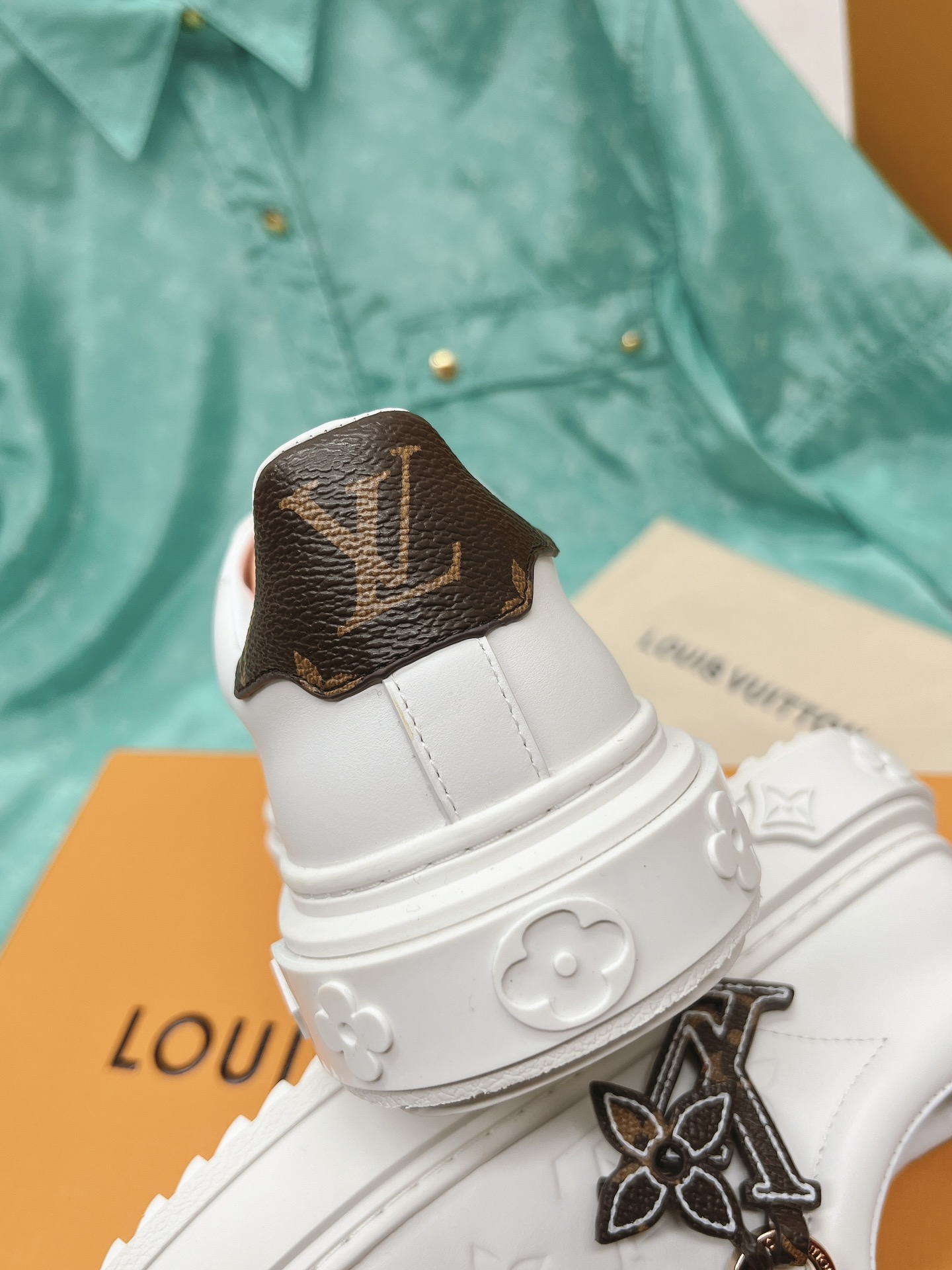 Louis Vuitton x Yayoi Kusama cooperation model classic white shoes 𝐓𝐢𝐦𝐞 𝐨𝐮𝐭 wave point sneakers