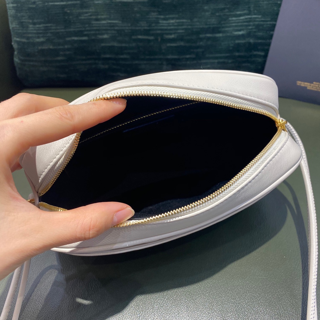 AINT LAURENT 𝙇𝙤𝙪 𝙇𝙤𝙪  #640990.JD