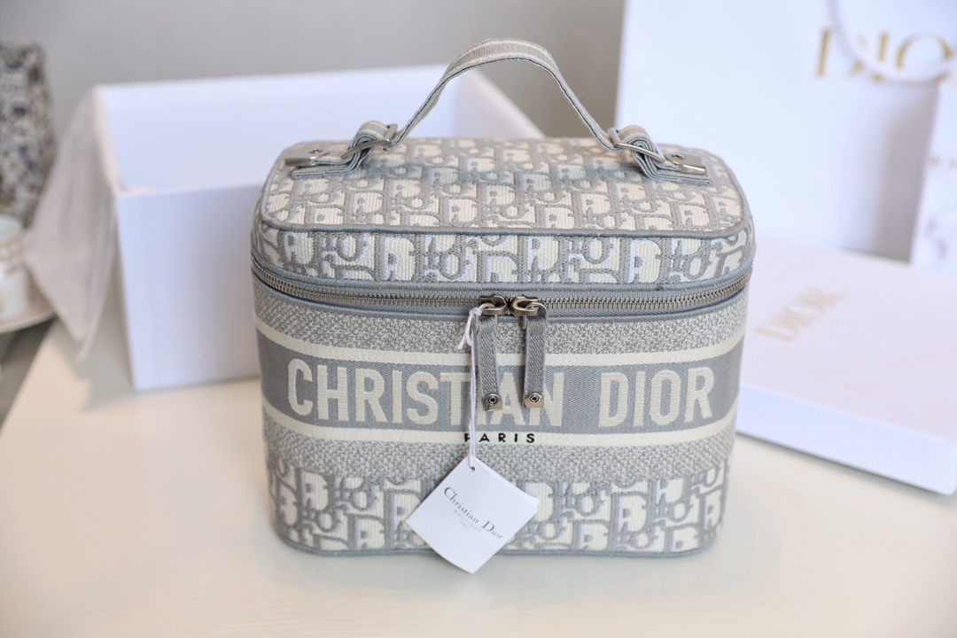 DIOR TRAVEL VANITY Cosmetic Bag