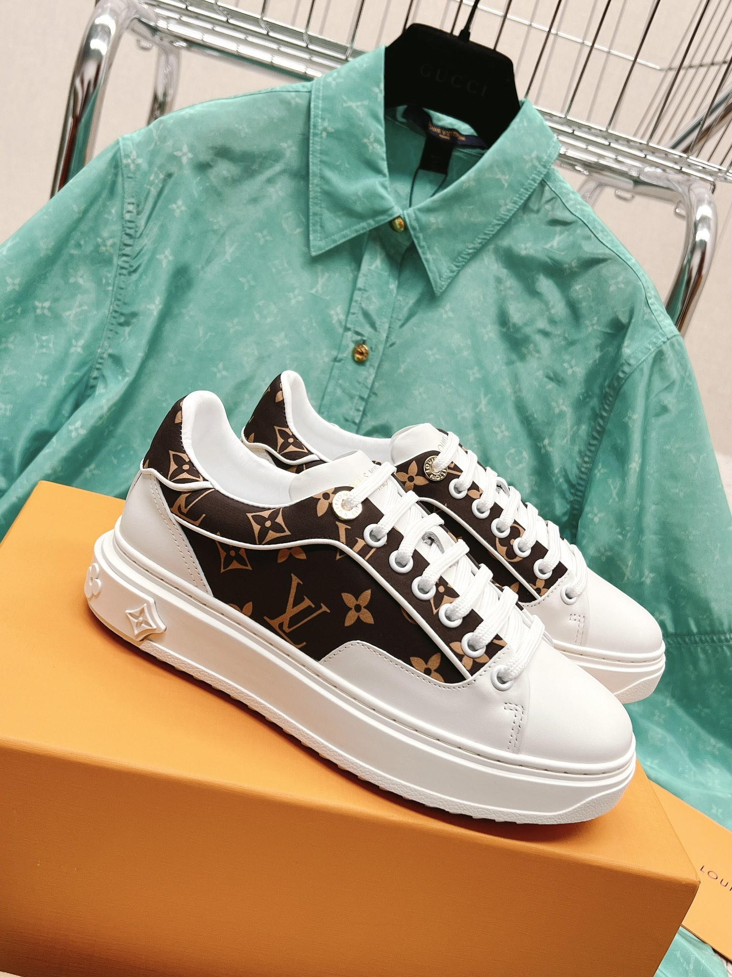 Louis Vuitton's new letter rhinestone white shoes series is new🆕