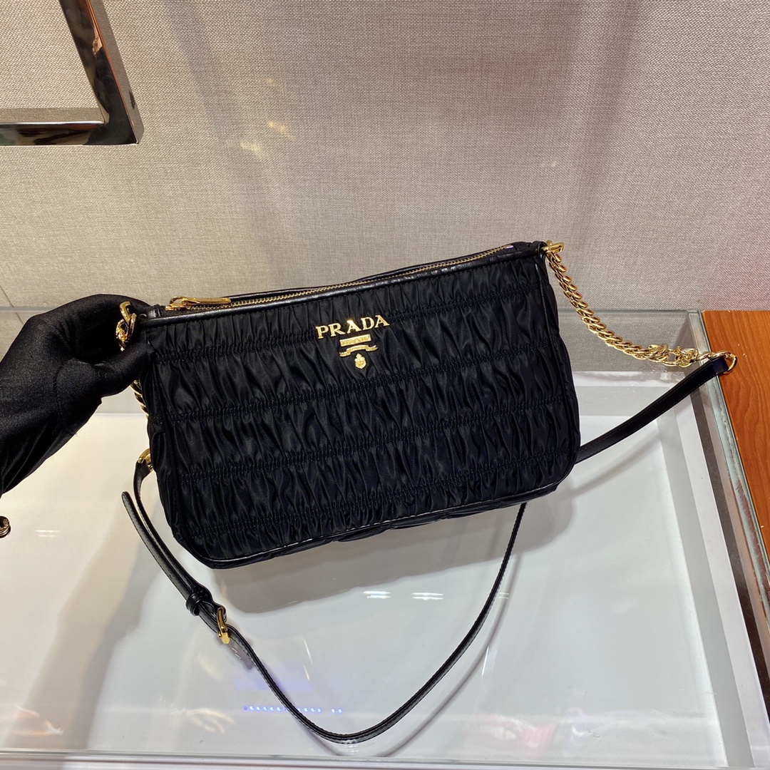 𝐏𝐑𝐀𝐃𝐀 New 1BH171 crease