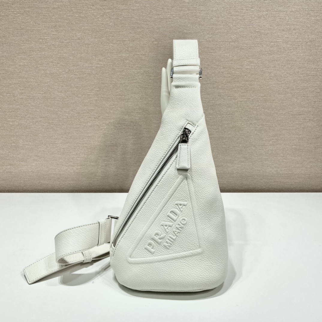 𝐏𝐑𝐀𝐃𝐀 New Chest Bag 2VZ092