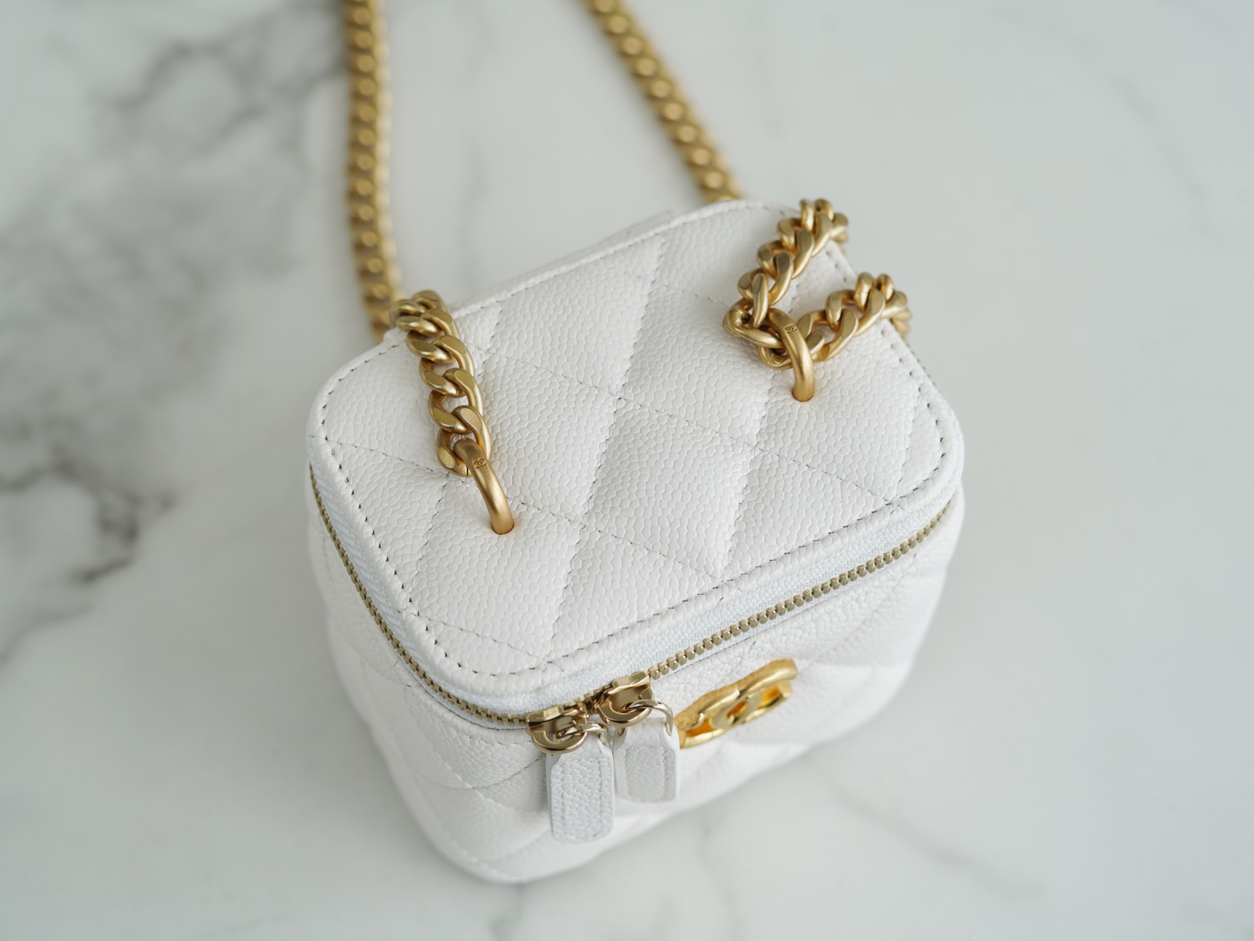 𝗖𝗛𝗔𝗡𝗘𝗟✦ 23P Spring/Summer New Love Adjustment Buckle Small Box