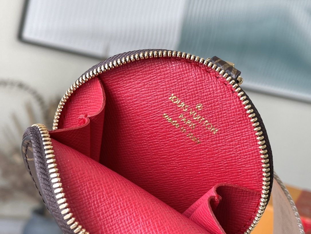 𝐋𝐎𝐔𝐈𝐒 𝐕𝐔𝐈𝐓𝐓𝐎𝐍  M46373