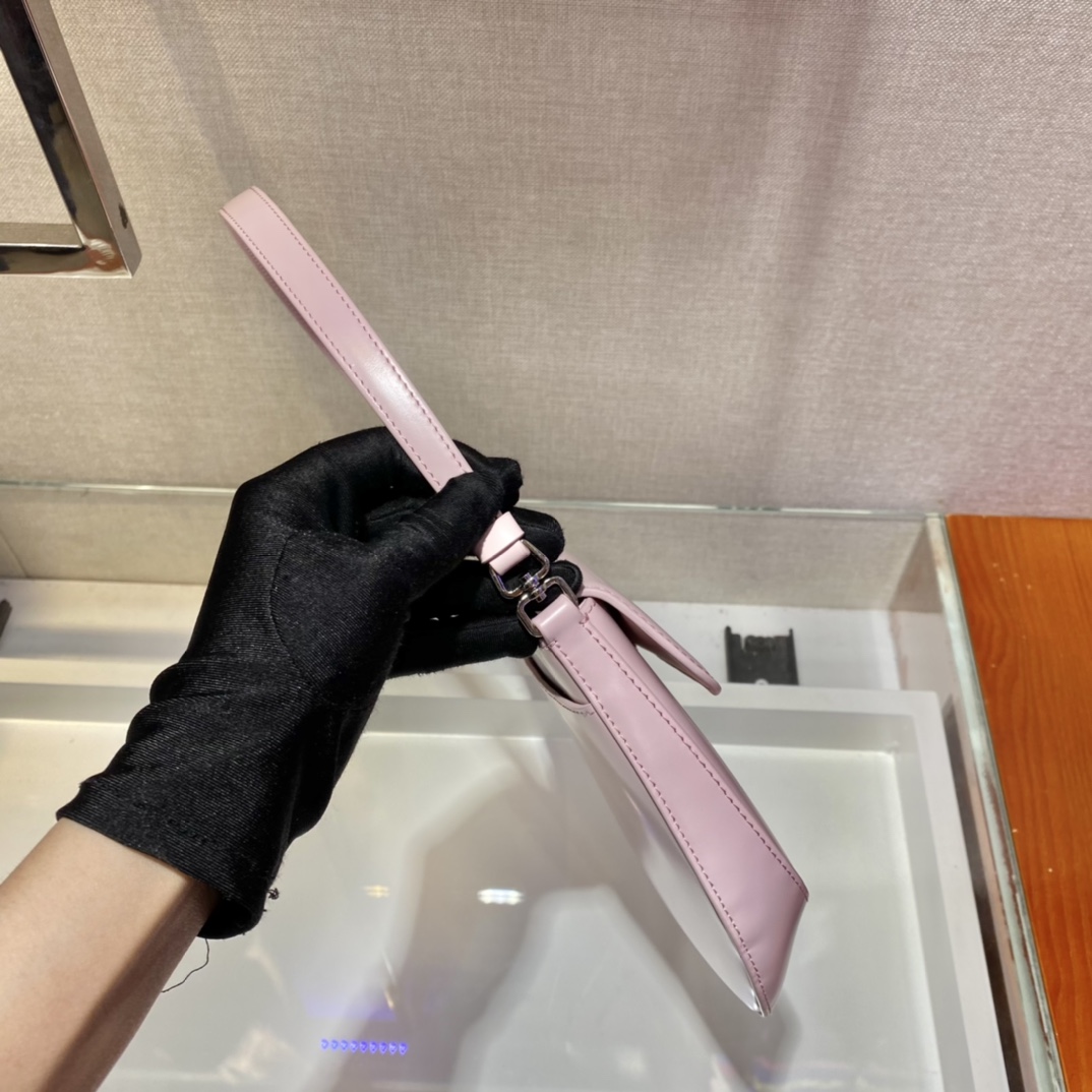 𝐏𝐑𝐀𝐃𝐀 New Underarm Bag 1BD311