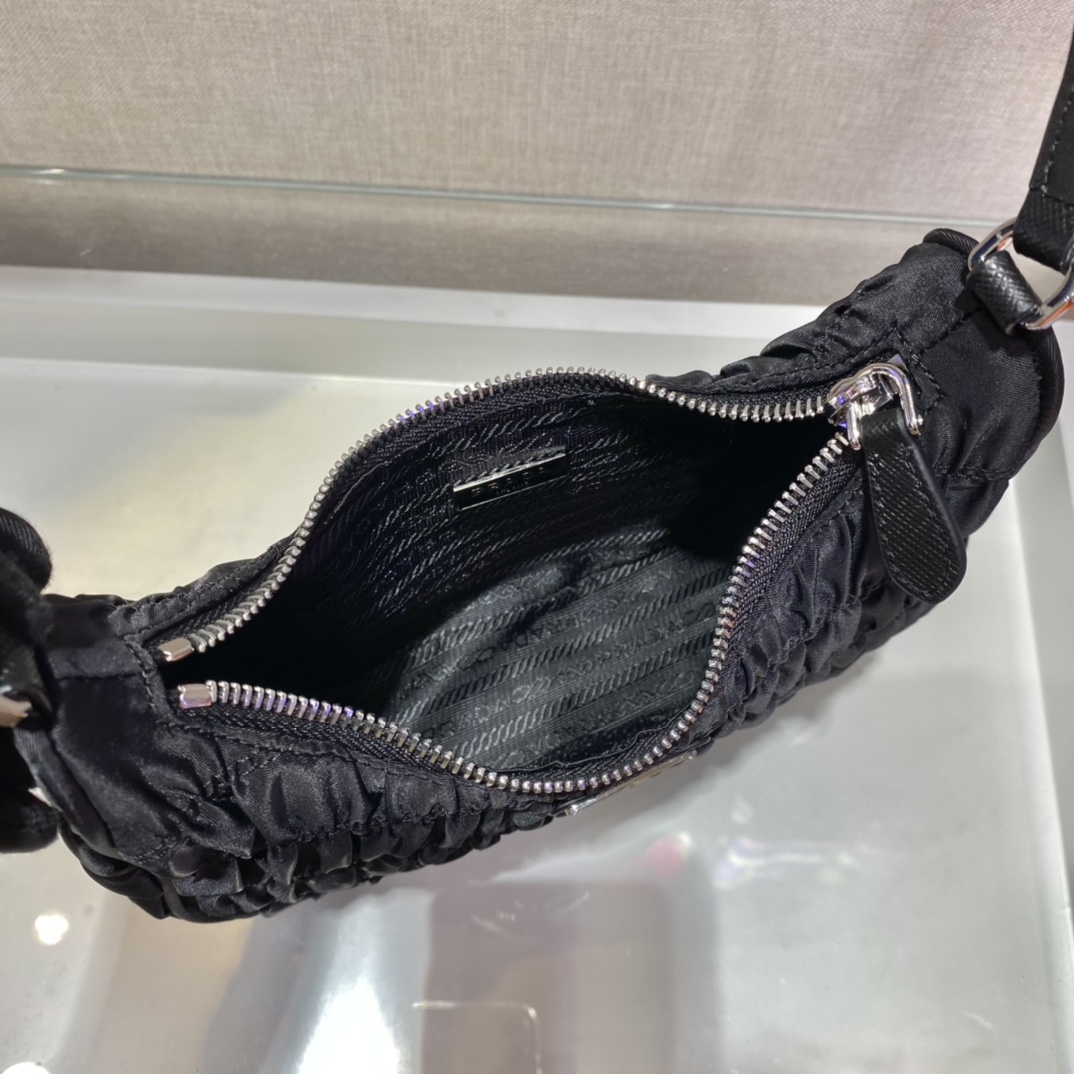 𝐏𝐑𝐀𝐃𝐀 nylon crinkle Hobo underarm bag