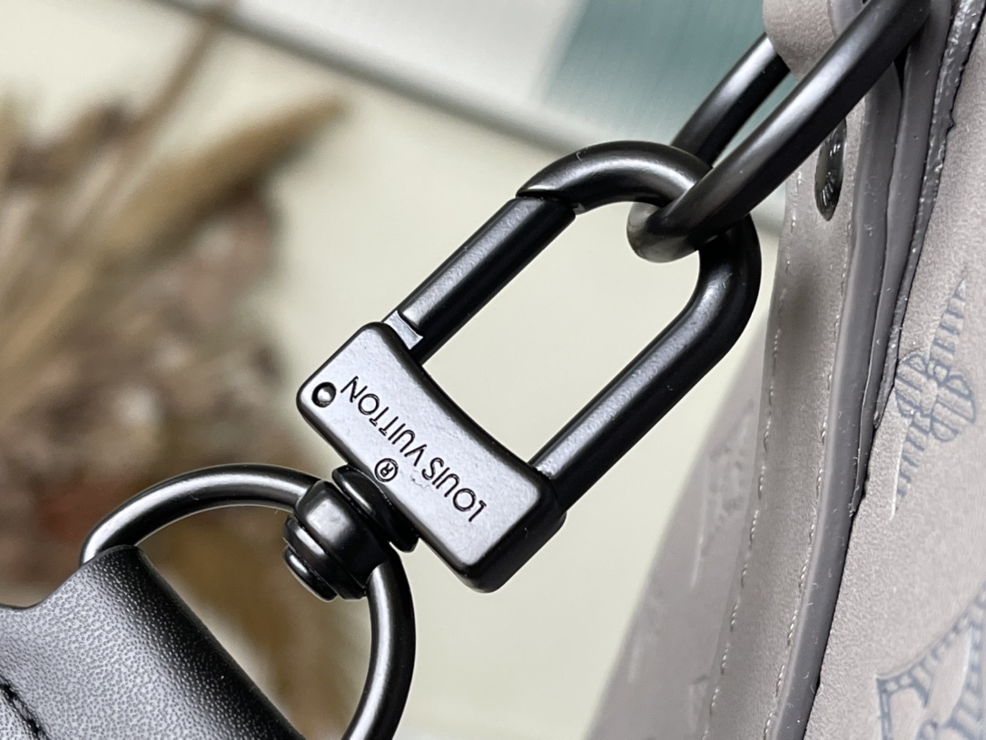 𝐋𝐎𝐔𝐈𝐒 𝐕𝐔𝐈𝐓𝐓𝐎𝐍 M46117 Classic Keepall Travel Bag