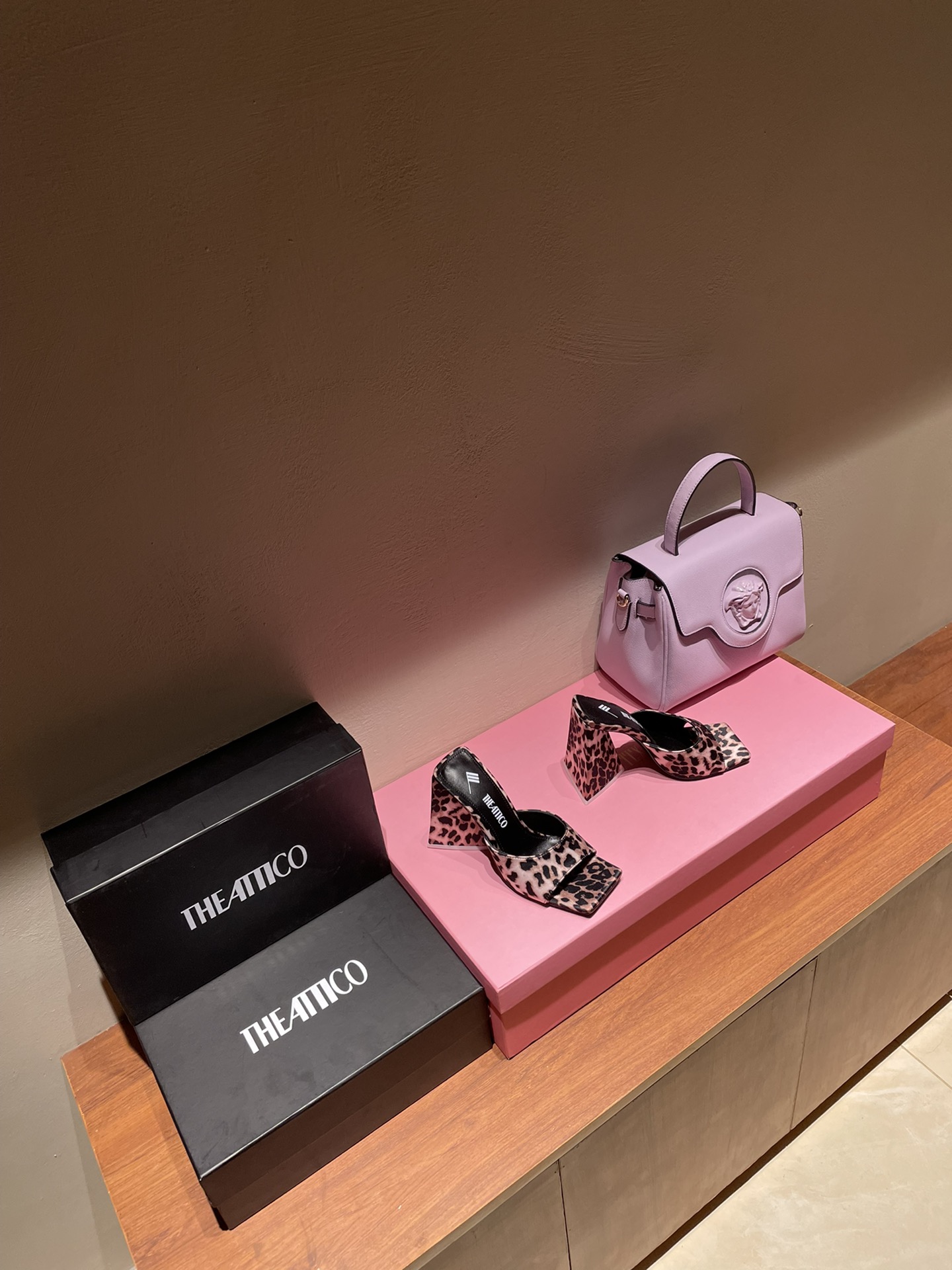 TheAttico | 𝟐𝟎𝟐𝟐𝟐/𝐒𝐒 𝐧𝐞𝐰 Spring/Summer 2021 collection The Attico personality triangle heel high heel sandals