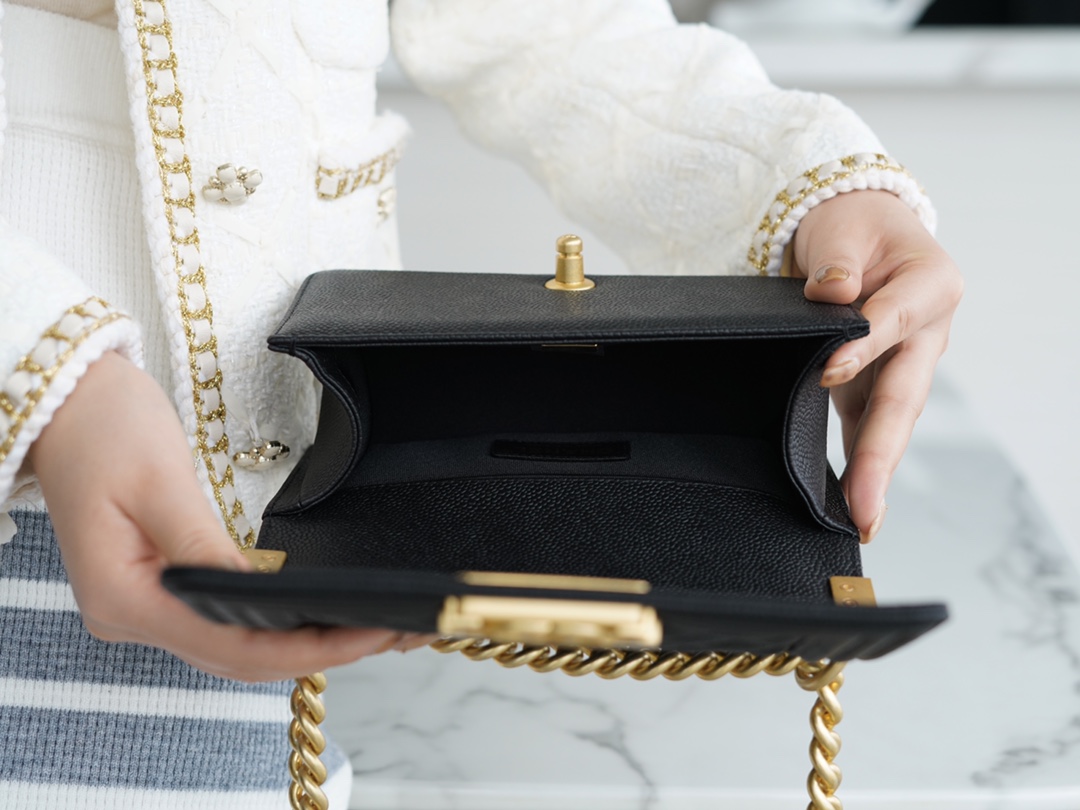 𝗖𝗵𝗮𝗻𝗲𝗹 𝗟𝗲𝗯𝗼𝘆 Imported custom caviar calfskin:Large ball pattern Small Black Gold