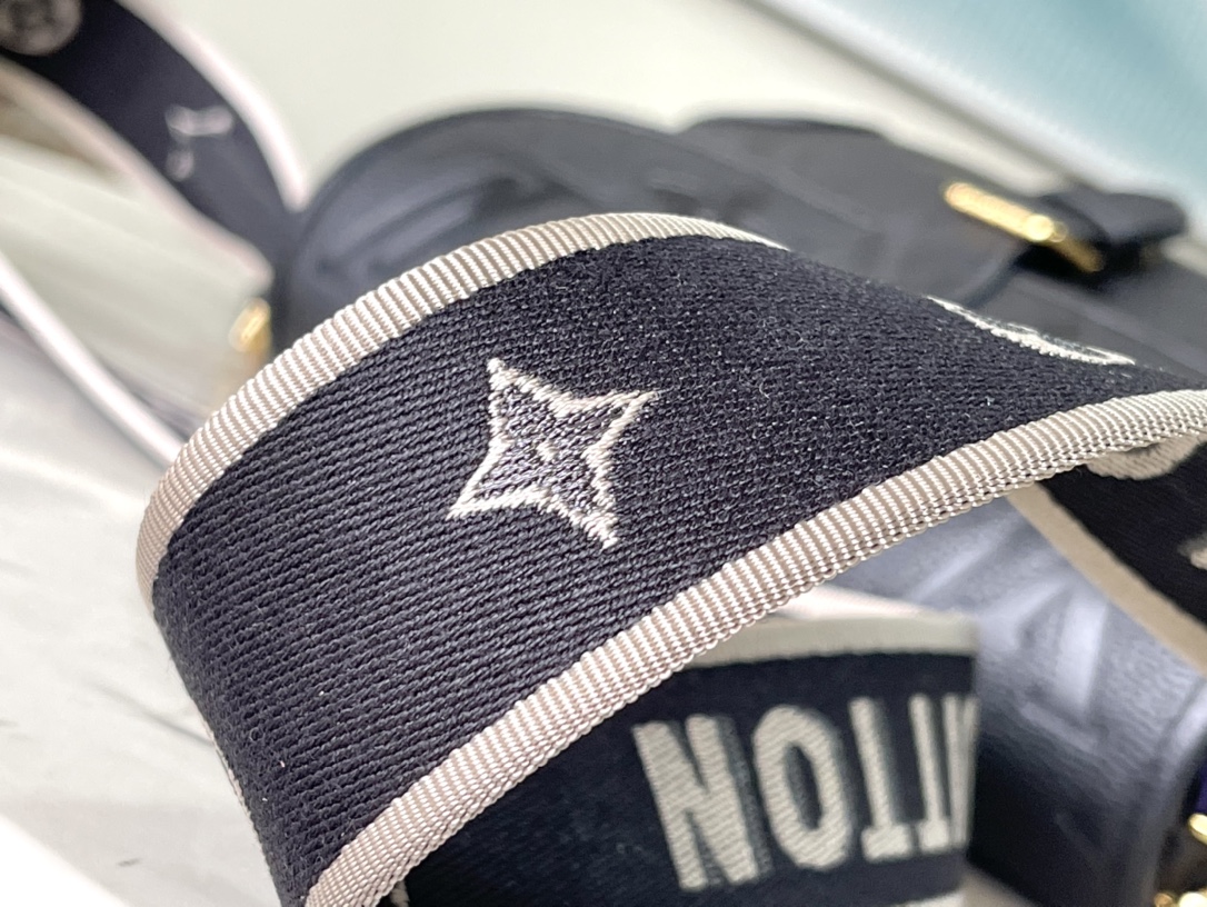 𝐋𝐎𝐔𝐈𝐒 𝐕𝐔𝐈𝐓𝐓𝐎𝐍   M46386