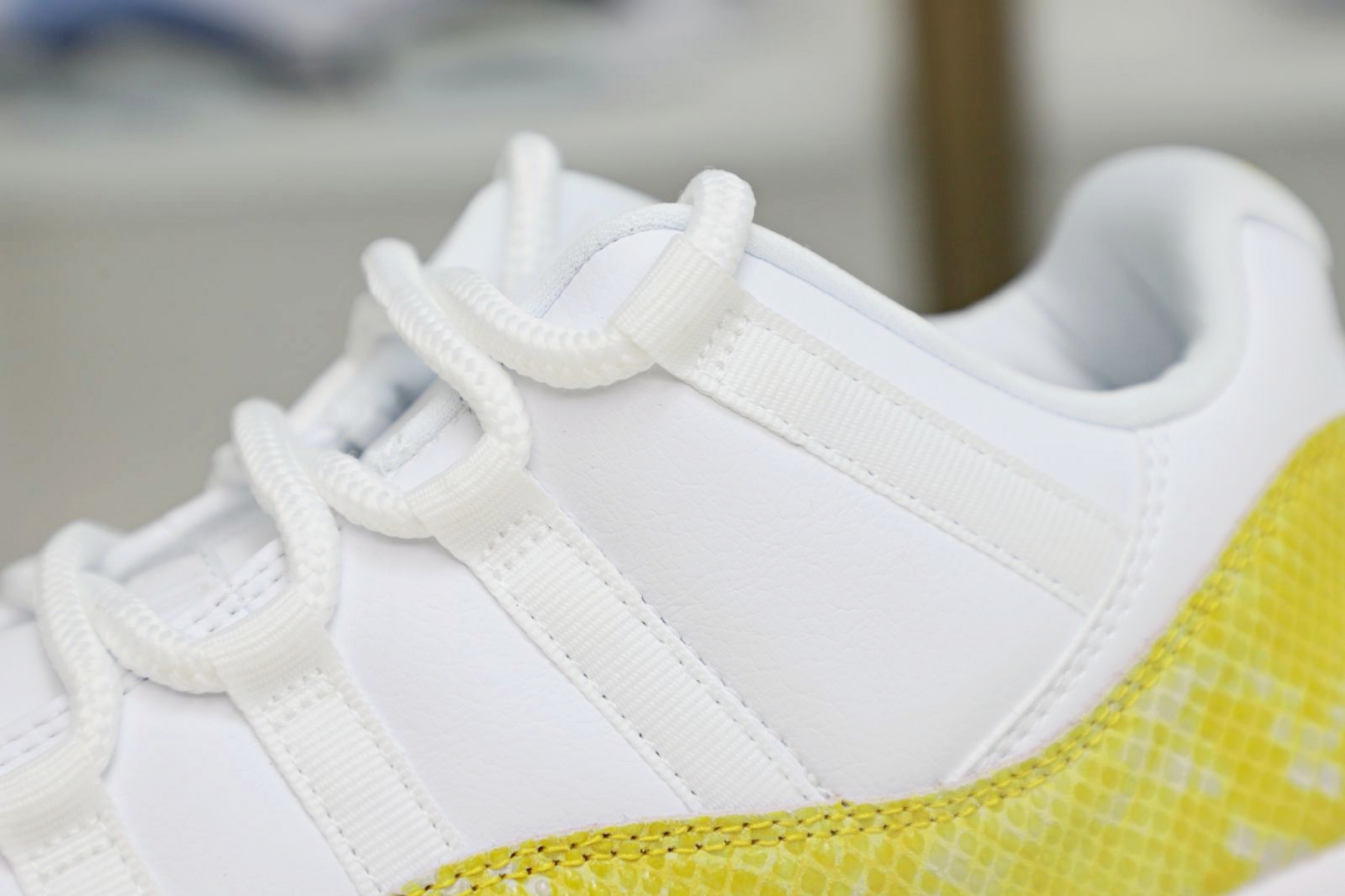 Air Jordan 11 Retro Low YellowSnakeskin