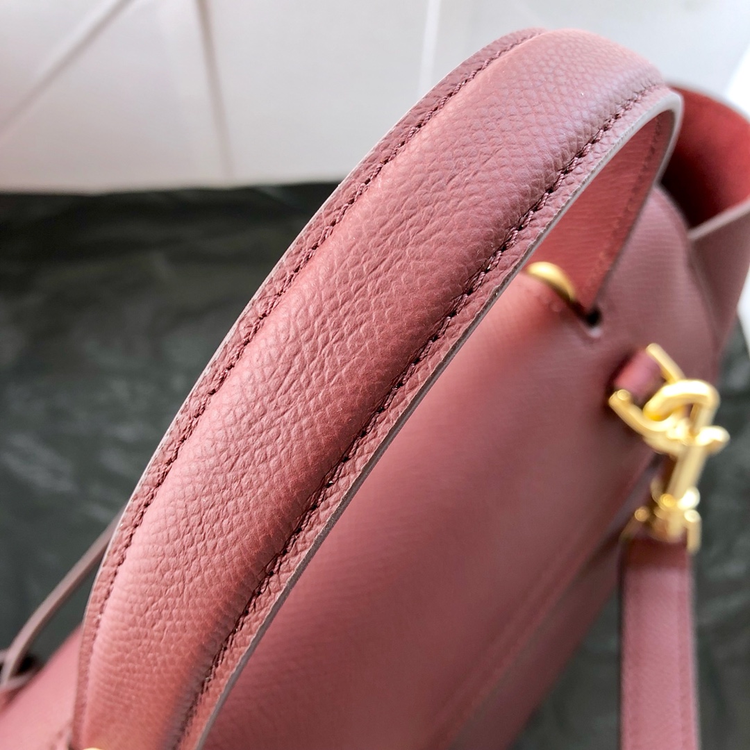 𝐂𝐞𝐥𝐢𝐧𝐞 BELT MICRO BAG in grained calfskin