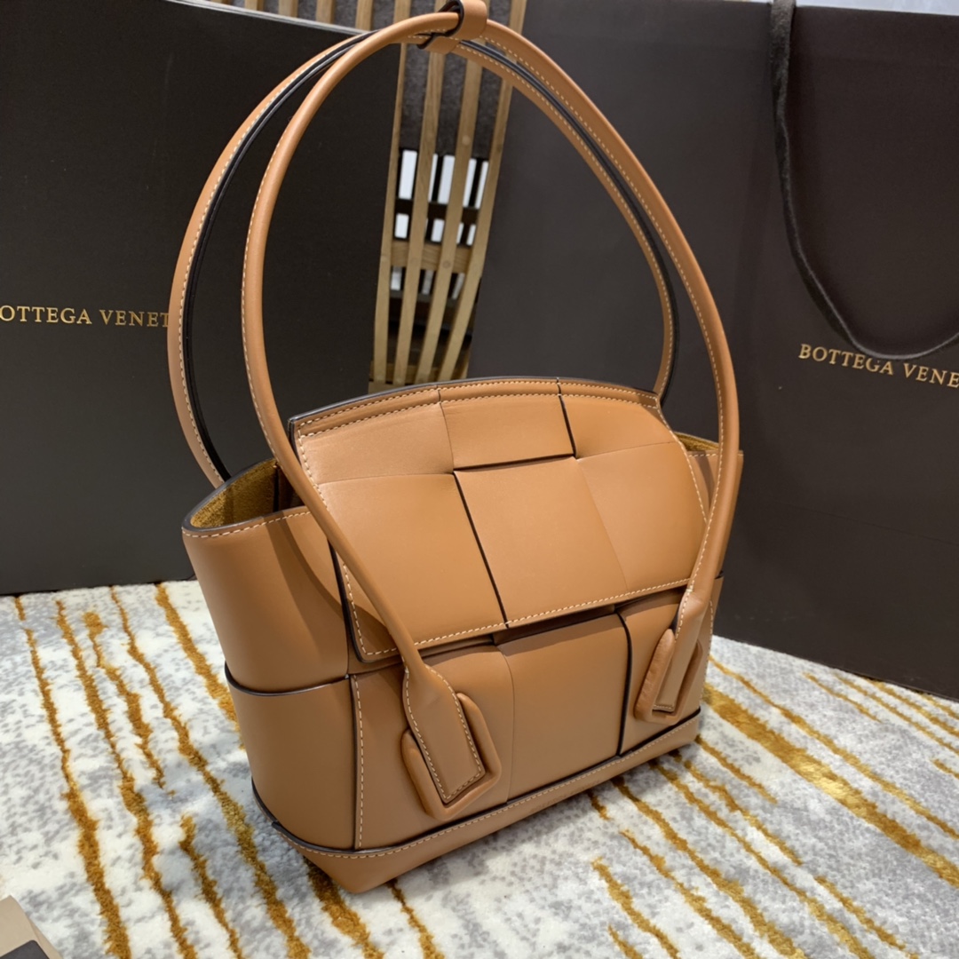 Bottega Veneta  𝙏𝙝𝙚 𝘼𝙧𝙘𝙤 𝟯𝟯 #575943