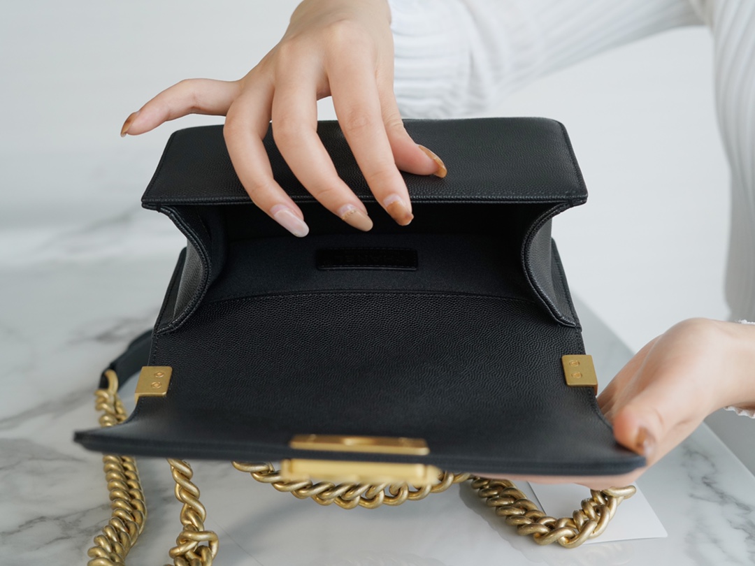 𝗖𝗵𝗮𝗻𝗲𝗹 𝗟𝗲𝗯𝗼𝘆 Imported custom caviar calfskin:Small ball pattern Small Black Gold