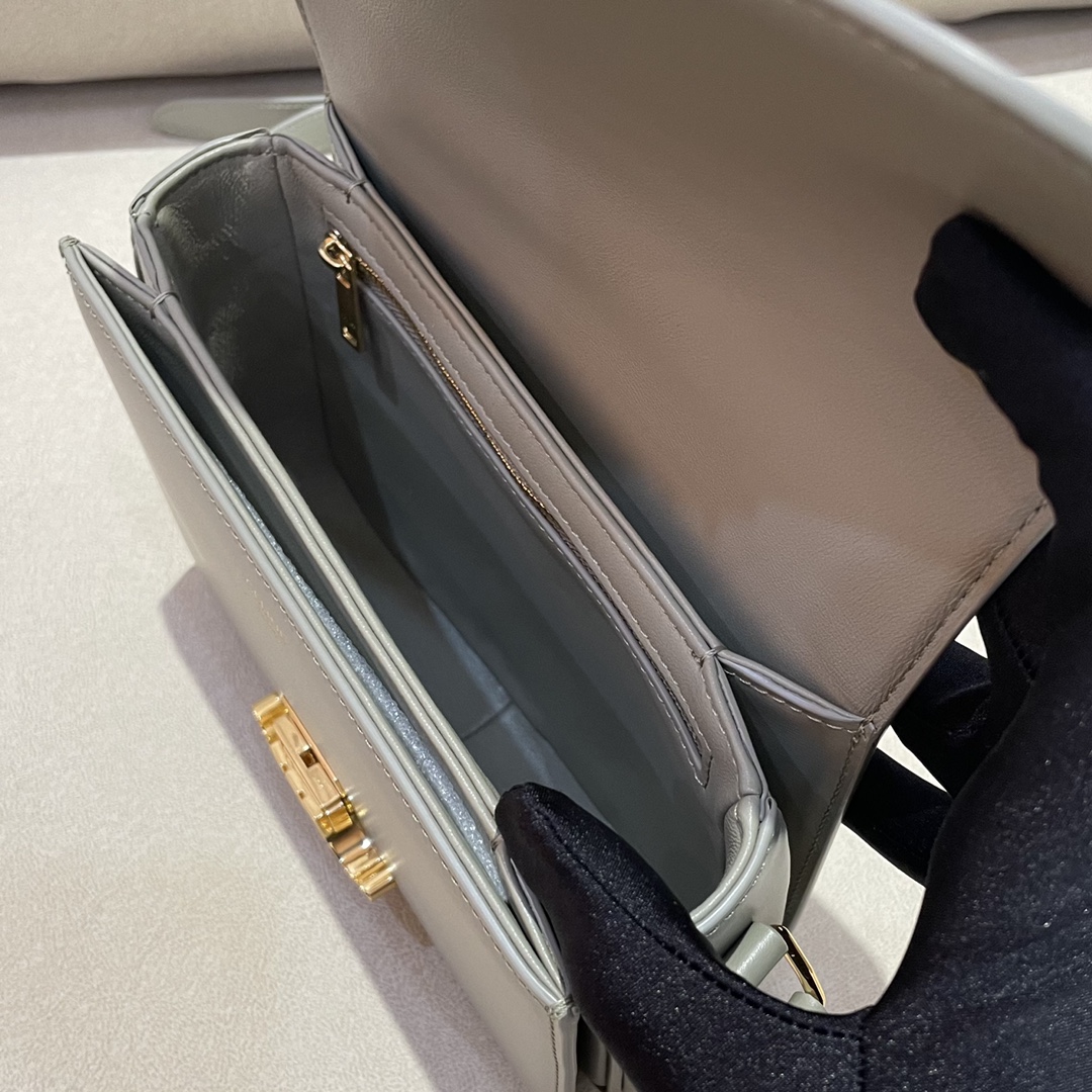 𝐂𝐞𝐥𝐢𝐧𝐞 Triomphe teen 18.5cm