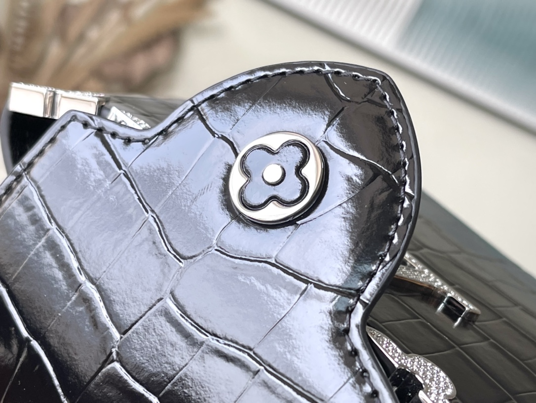 𝐋𝐎𝐔𝐈𝐒 𝐕𝐔𝐈𝐓𝐓𝐎𝐍   M51783