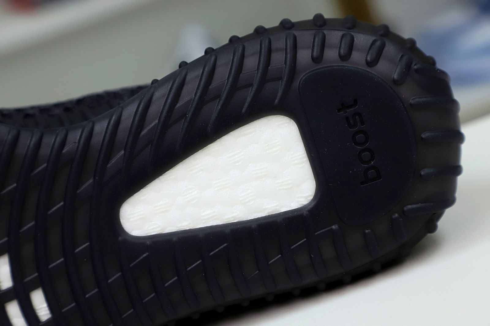 YEEZY BOOST 350 V2 BLACK REFLECTIVE