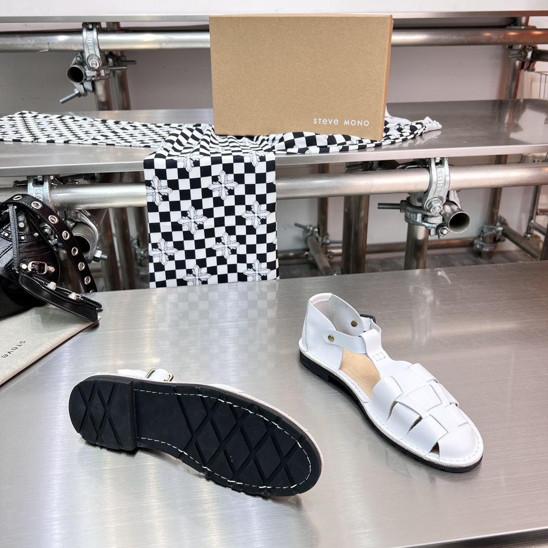 𝐒𝐭𝐞𝐯𝐞 𝐌𝐨𝐧𝐨｜𝟐𝟎𝟐𝟑𝐒𝐒/𝐧𝐞𝐰 A pair of fully handmade sandals using Goodyear practices