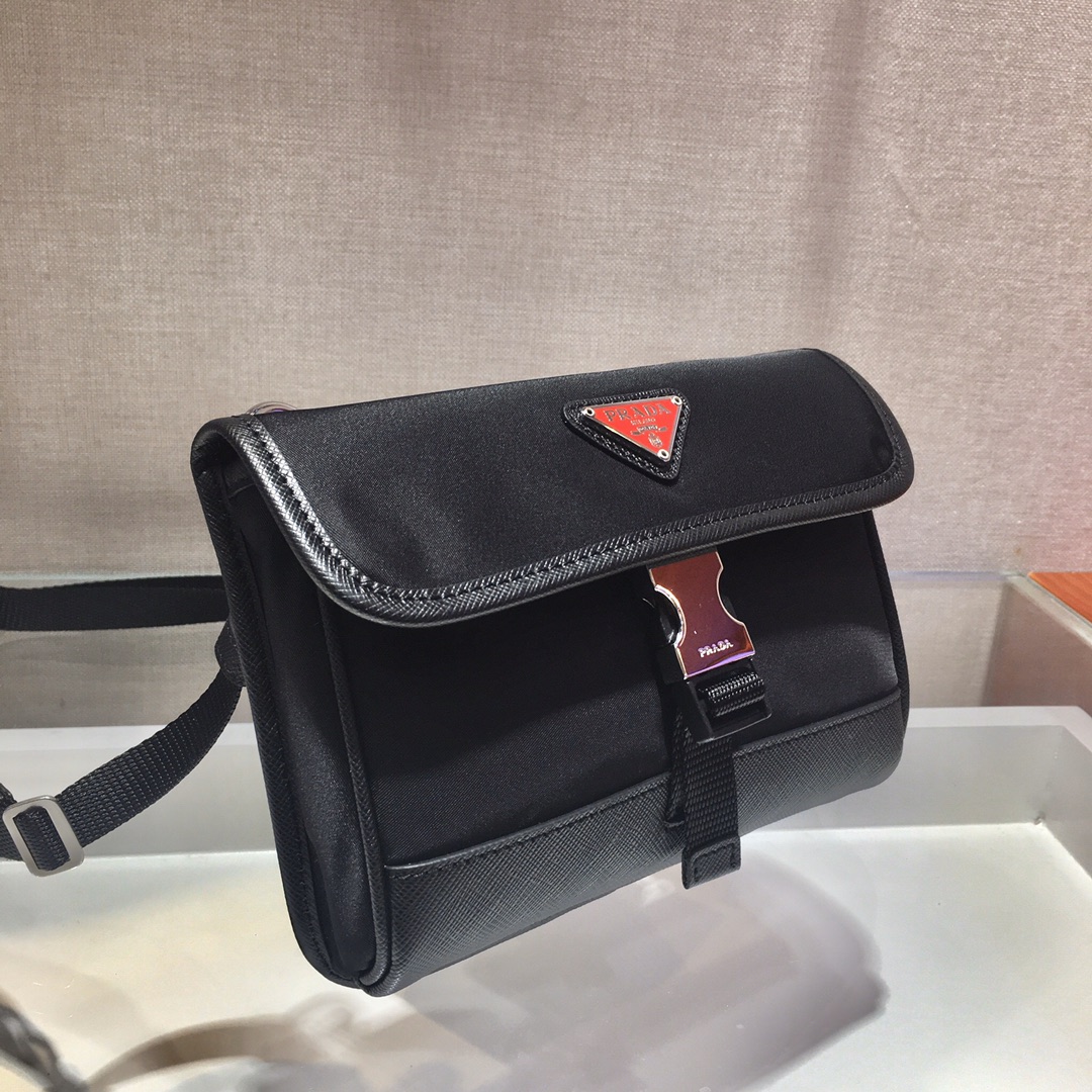 𝐏𝐑𝐀𝐃𝐀𝐀 Mini shape messenger bag