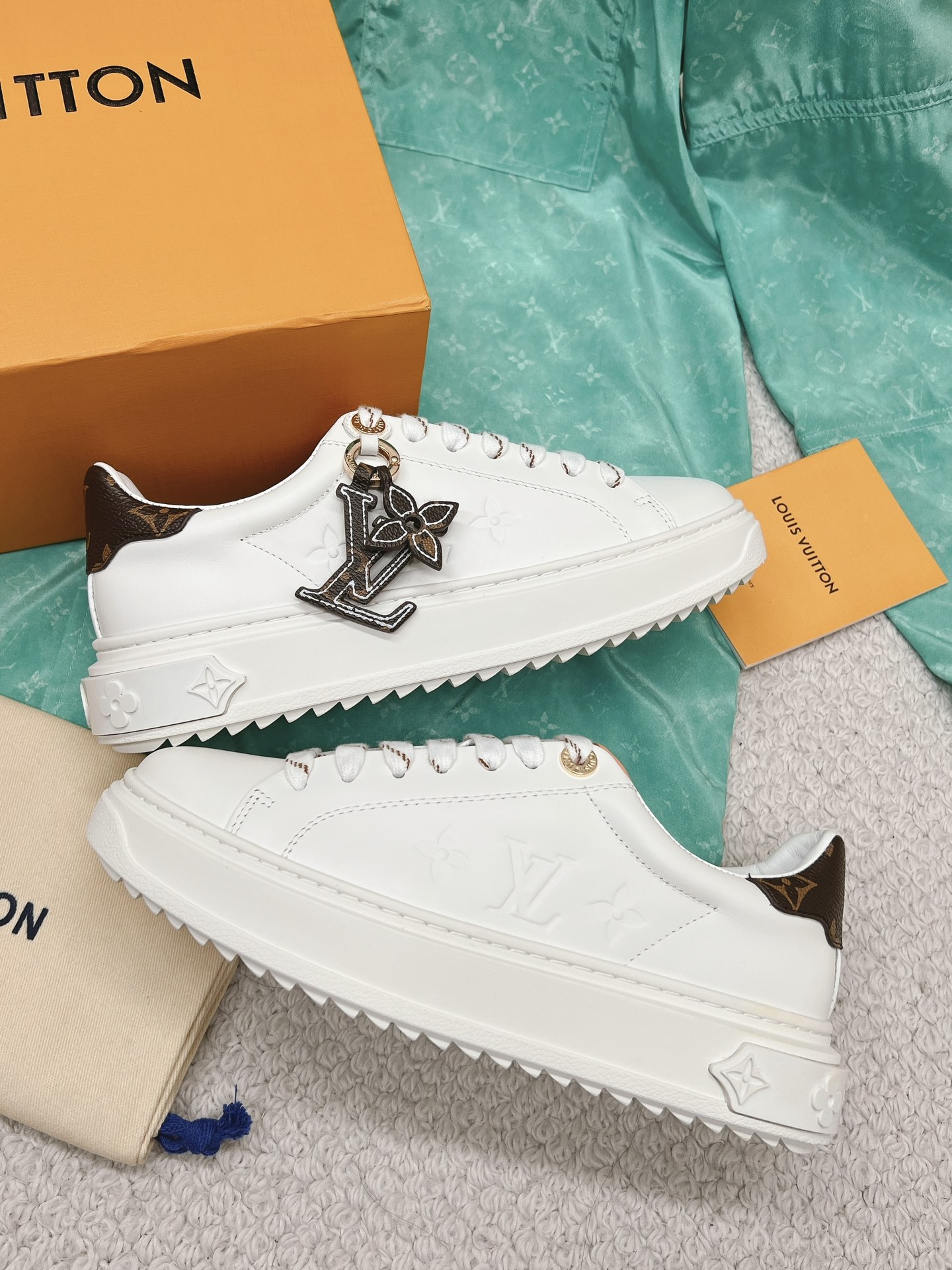 Louis Vuitton x Yayoi Kusama cooperation model classic white shoes 𝐓𝐢𝐦𝐞 𝐨𝐮𝐭 wave point sneakers