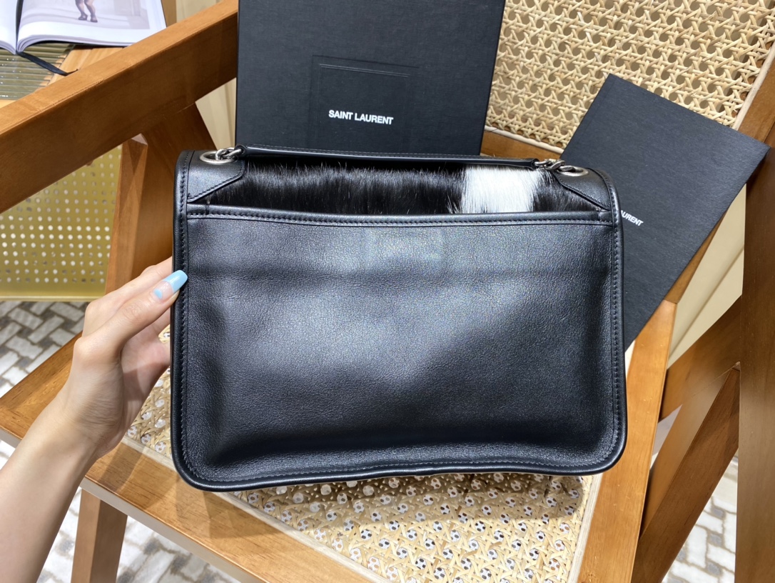 SAINT LAURENT  𝐍𝐢𝐤𝐢 28𝐜𝐦 #633158