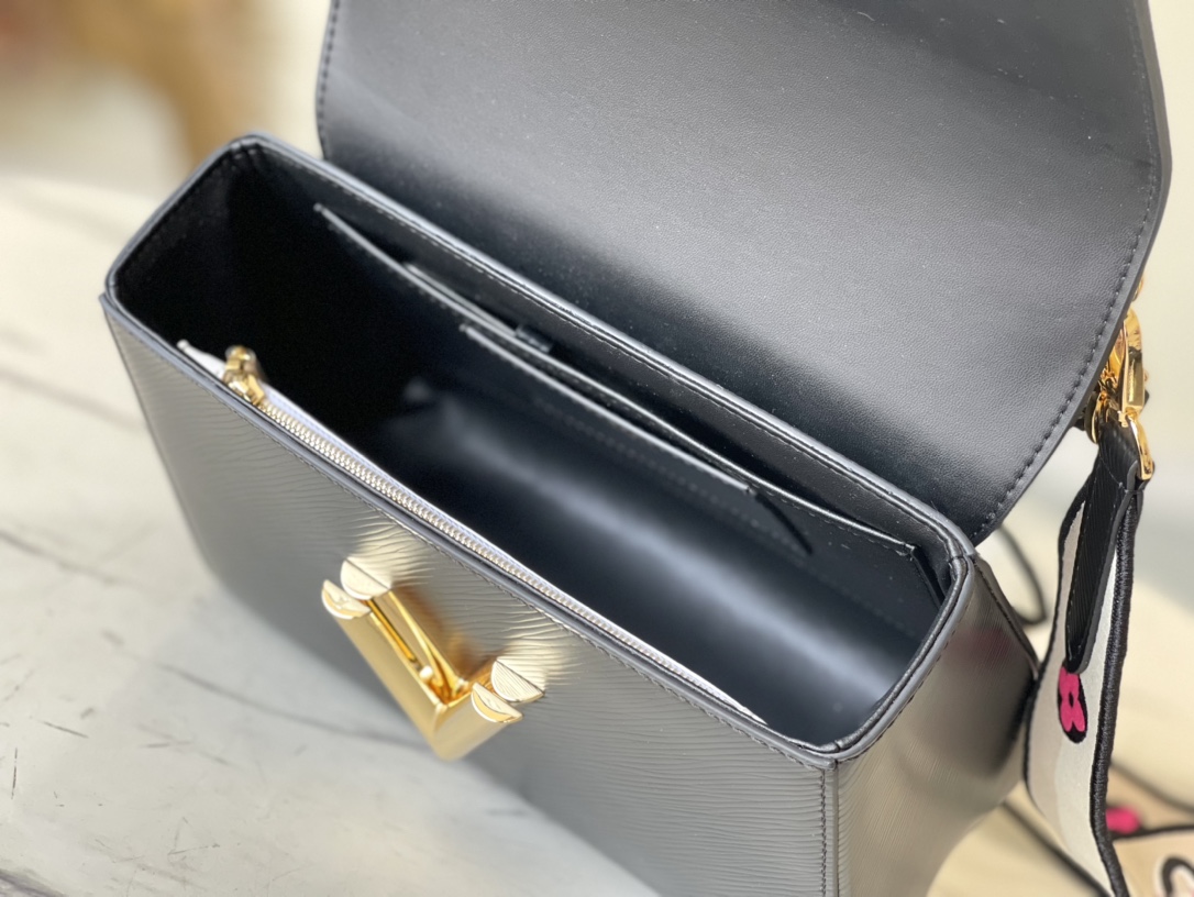 𝐋𝐎𝐔𝐈𝐒 𝐕𝐔𝐈𝐓𝐓𝐎𝐍      M21554