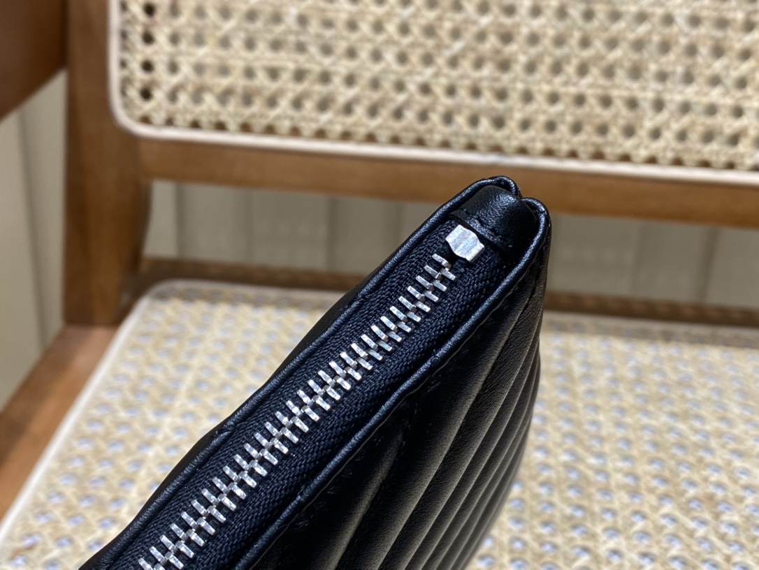 SAINT LAURENT 𝑴𝒐𝒏𝒐𝒈𝒓𝒂𝒎 𝑾𝒐𝒄  #379039