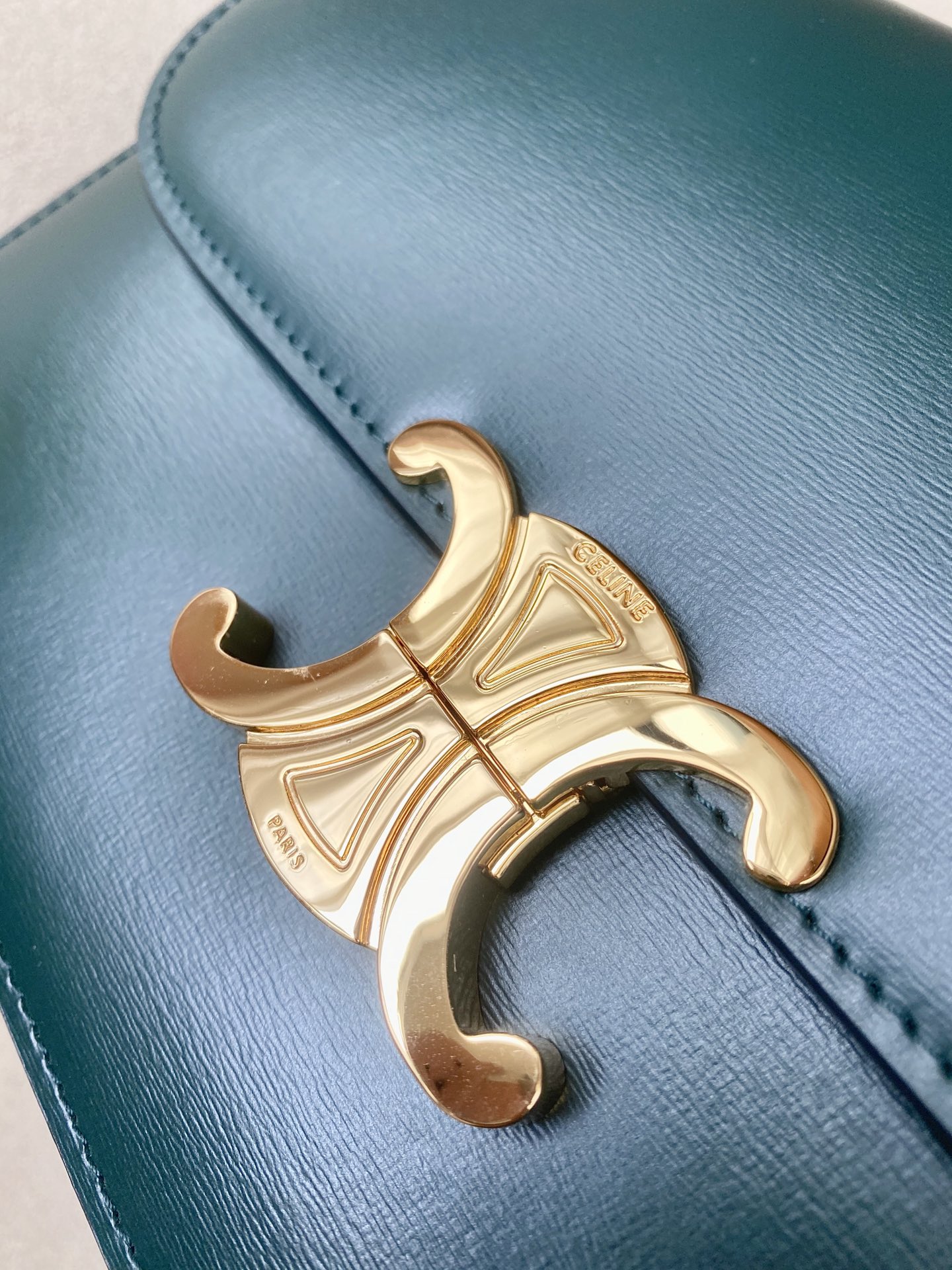 𝐂𝐞𝐥𝐢𝐧𝐞 Triomphe Medium 22.5cm