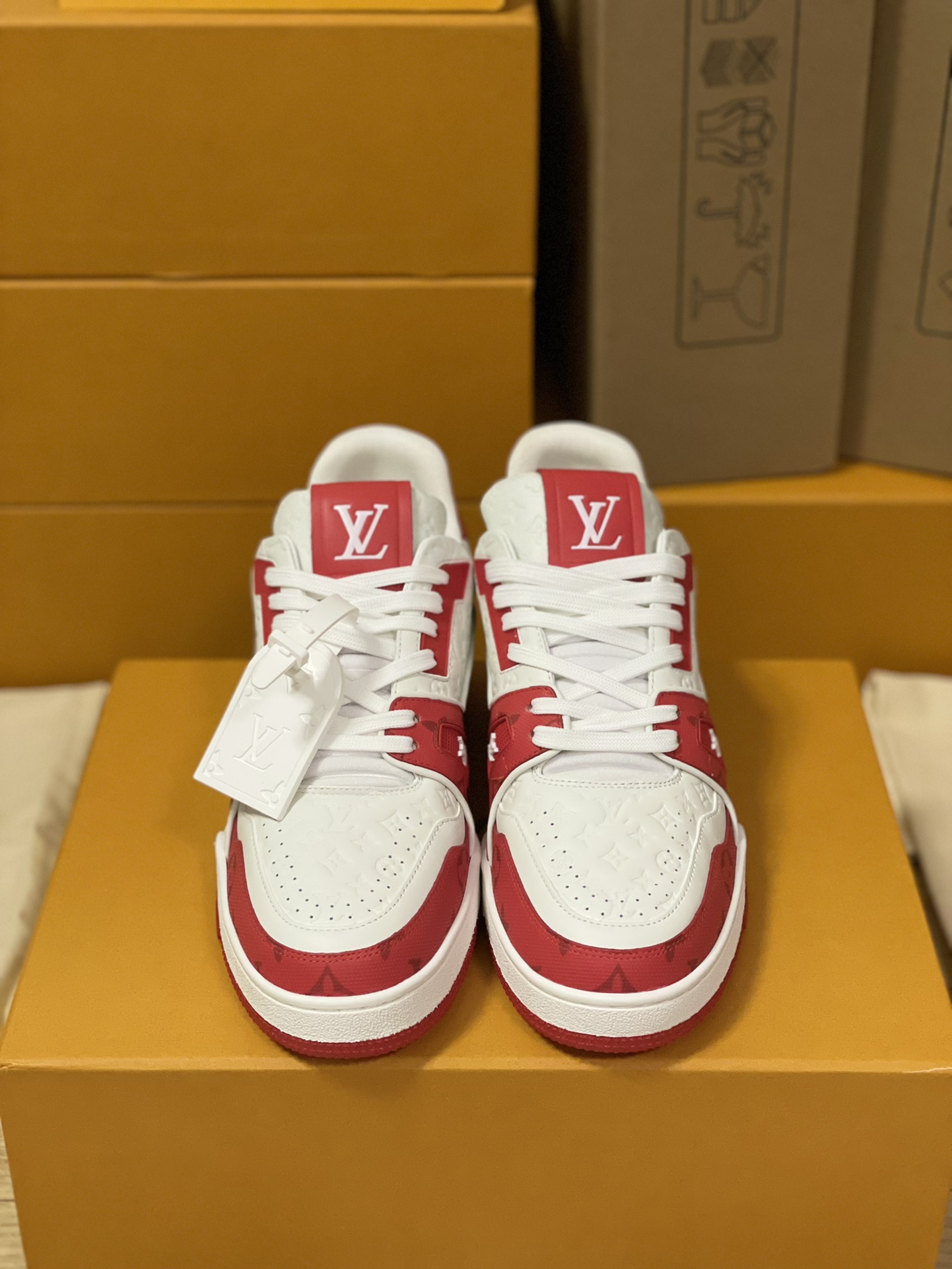 Louis Vuitton Trainer Sneakers Couple Model LD 0727