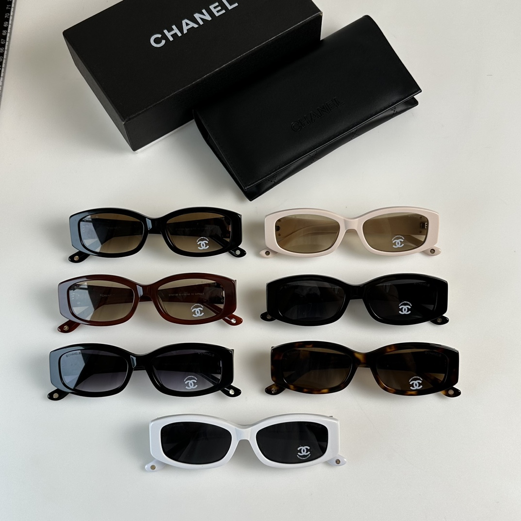 CHANEL  Fragrant Grandma Prism Design Medieval Style C74573S