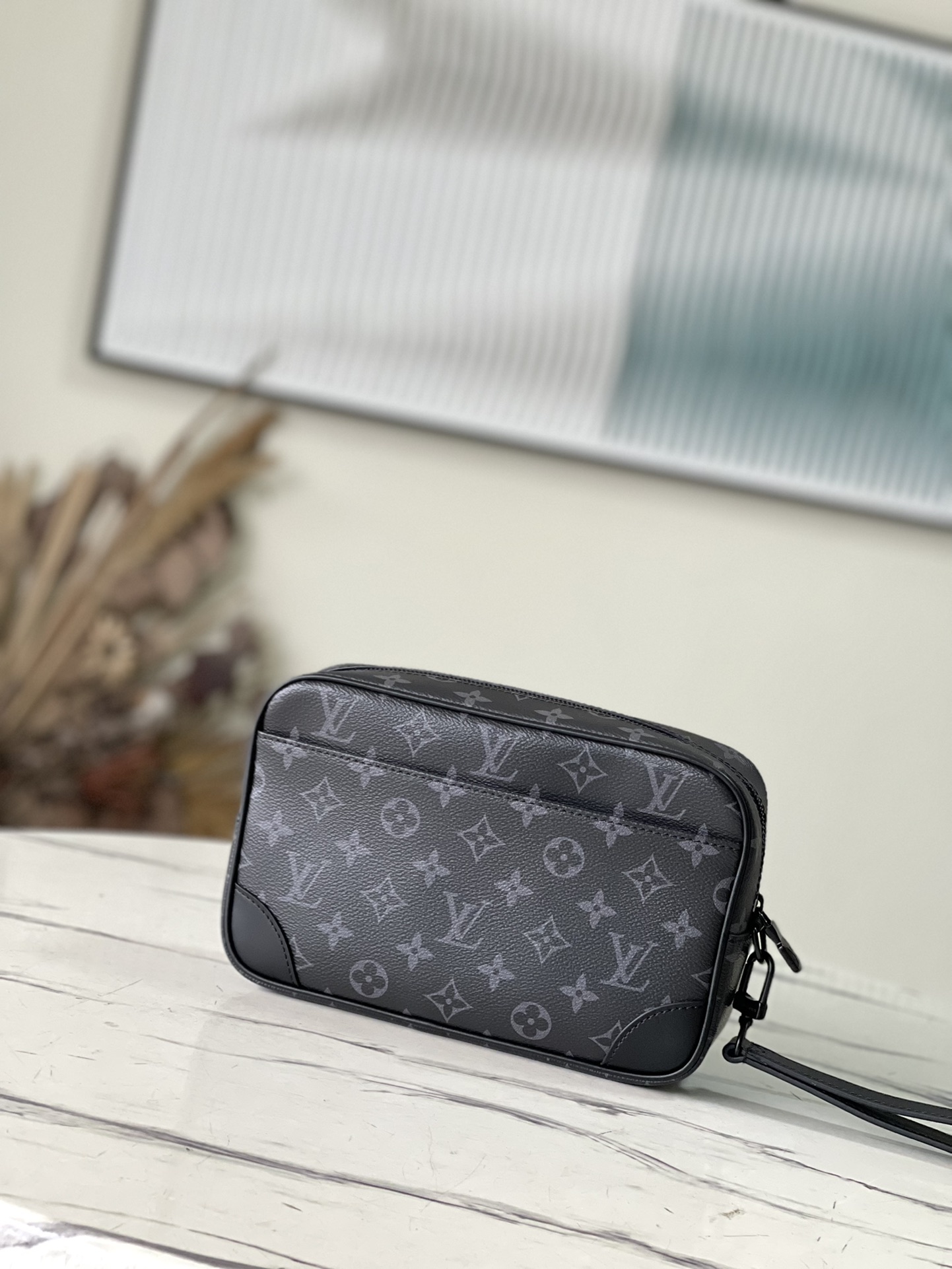 𝐋𝐎𝐔𝐈𝐒 𝐕𝐔𝐈𝐓𝐓𝐎𝐍     M82076