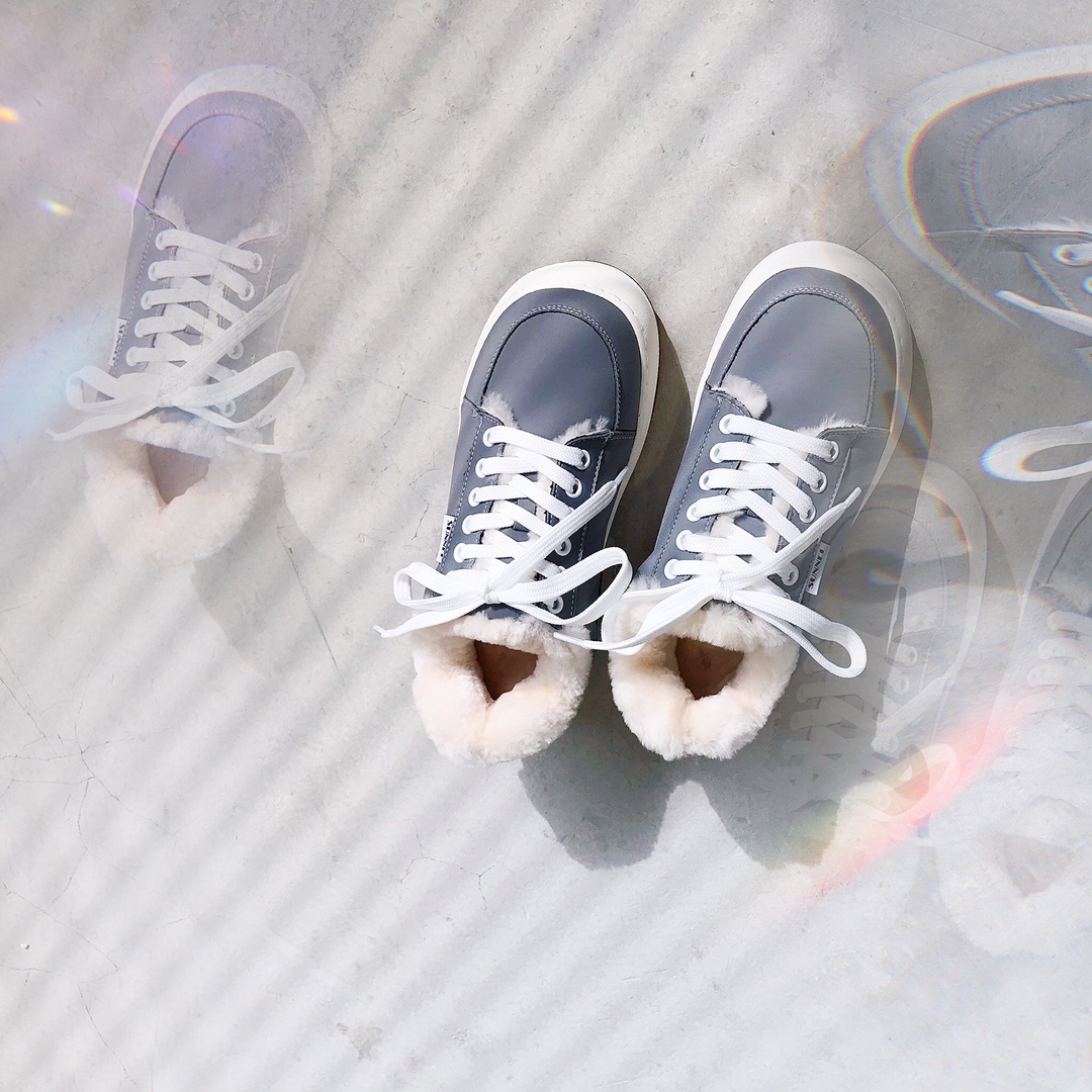 SUNNEI Italian niche brand SUNNEI, minimalist style, simple and casual, forming a relaxed fun