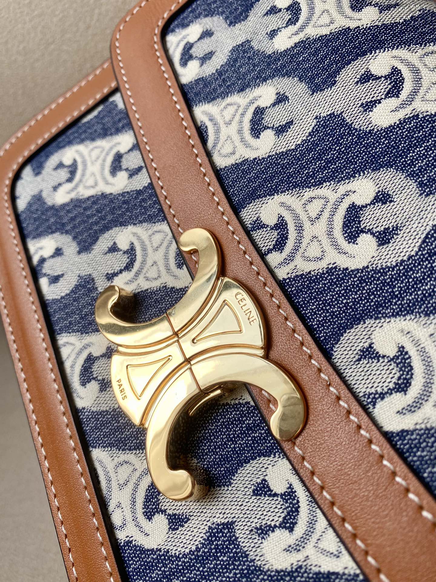 𝐂𝐞𝐥𝐢𝐧𝐞 Triomphe Medium 22.5cm