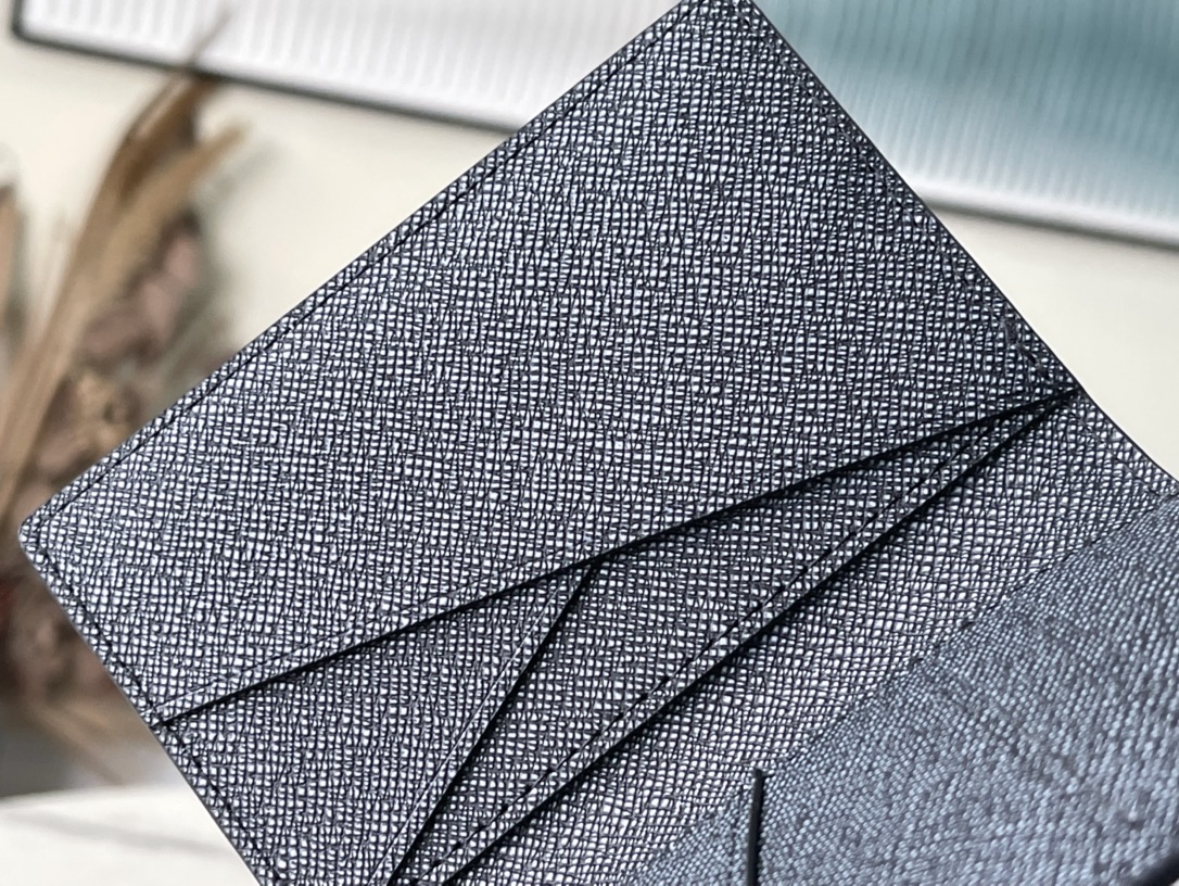 𝐋𝐎𝐔𝐈𝐒 𝐕𝐔𝐈𝐓𝐓𝐎𝐍    M81789