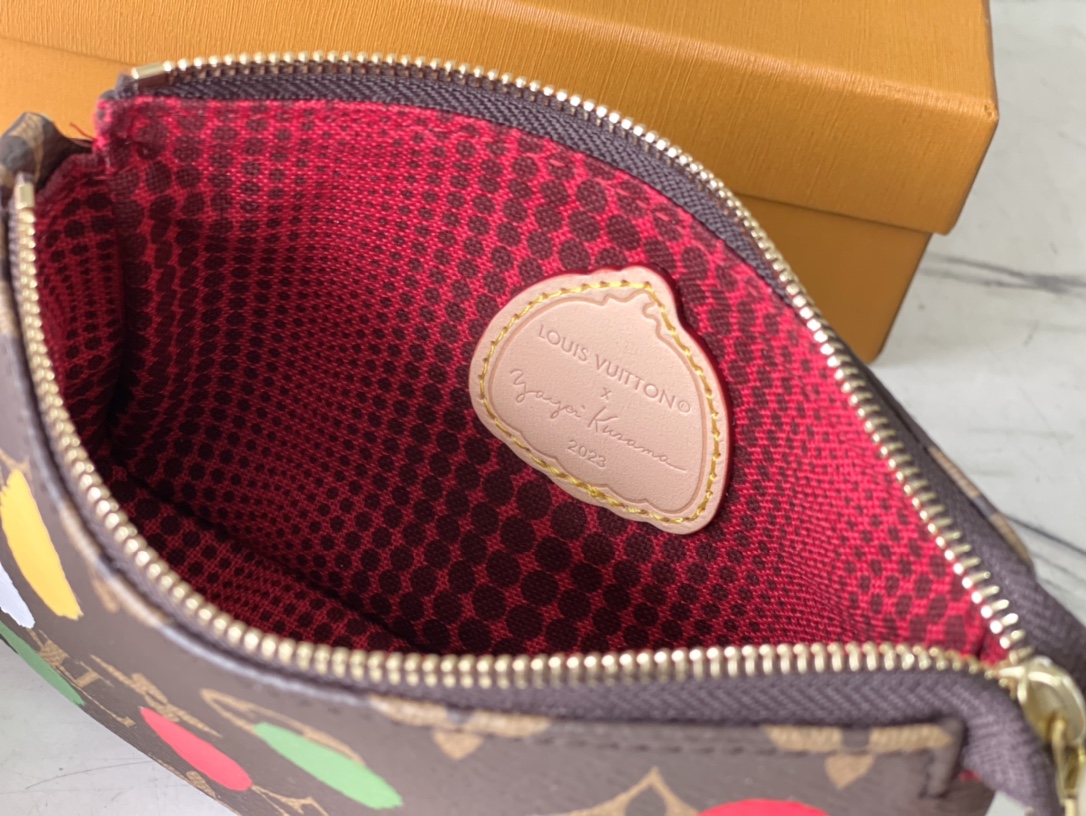 𝐋𝐎𝐔𝐈𝐒 𝐕𝐔𝐈𝐓𝐓𝐎𝐍   M81866