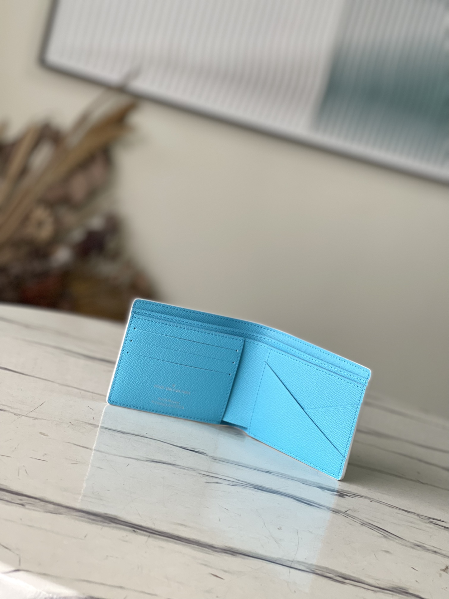 𝐋𝐎𝐔𝐈𝐒 𝐕𝐔𝐈𝐓𝐓𝐎𝐍   M82023