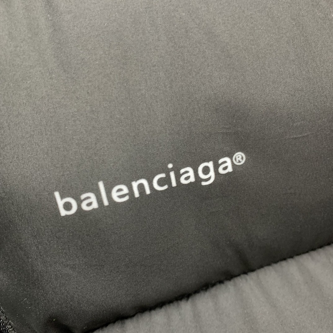 Balenciaga small letter down jacket