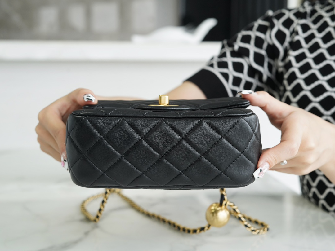 𝗖𝗛𝗔𝗘𝗡𝗟✦ 23C metal ball square fat man genuine leather black 🖤