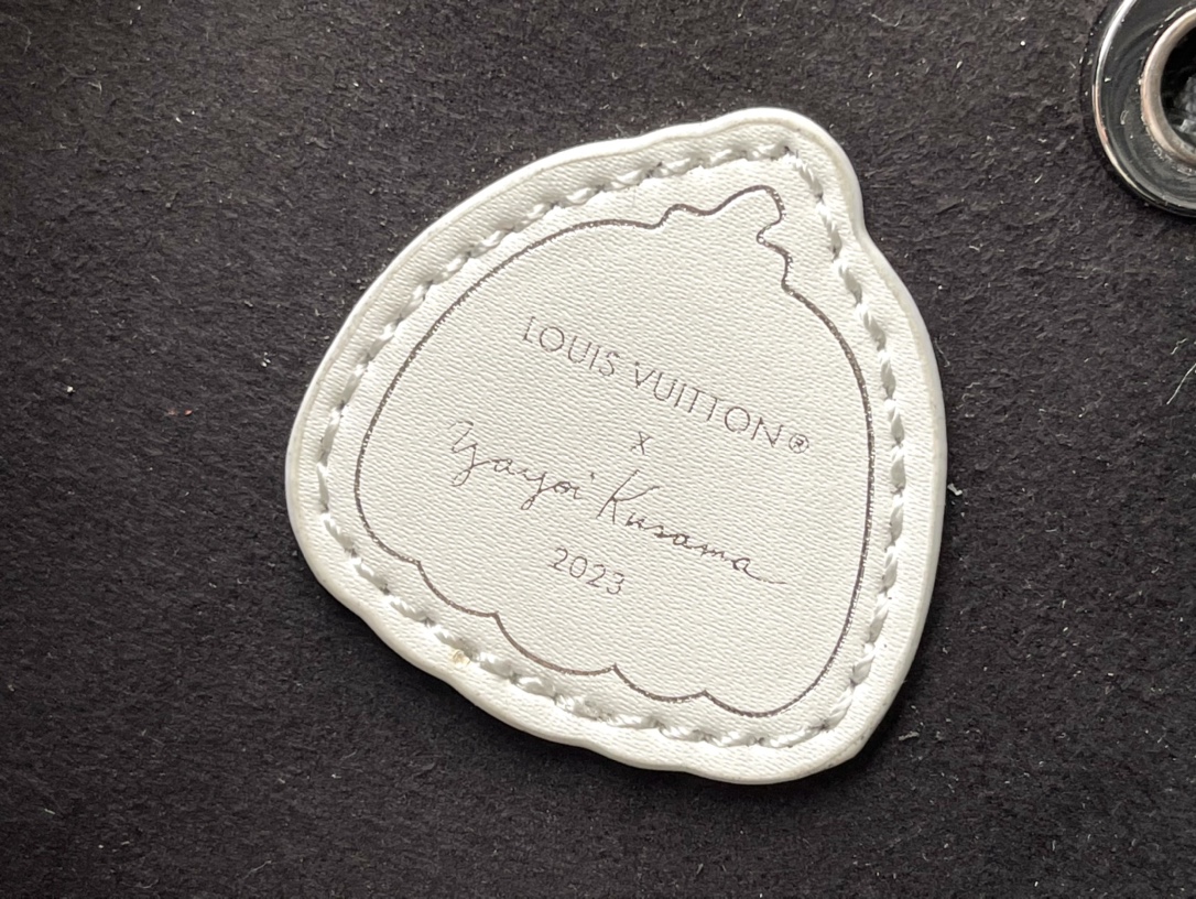 𝐋𝐎𝐔𝐈𝐒 𝐕𝐔𝐈𝐓𝐓𝐎𝐍      M21753