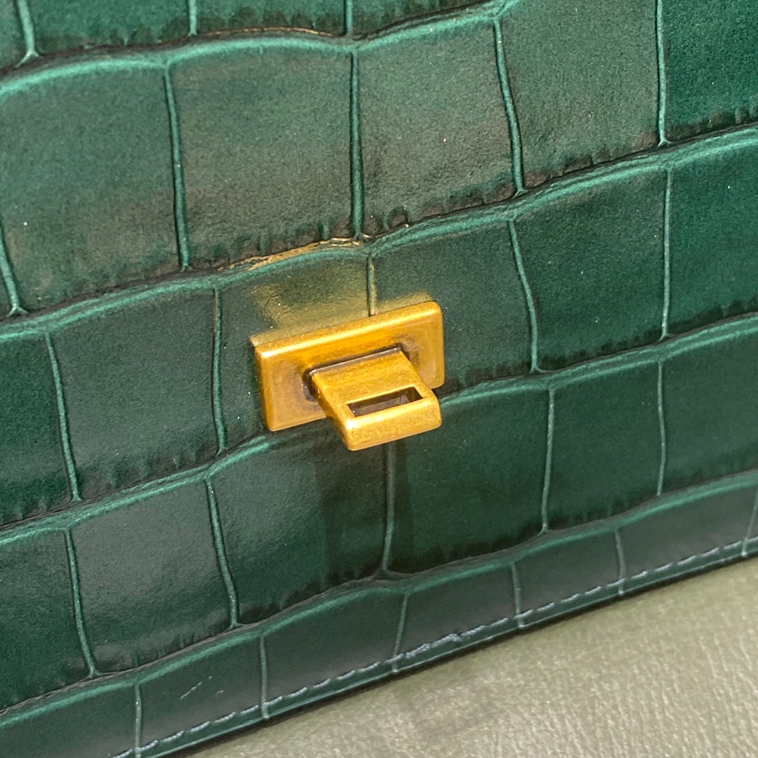 BALENCIAGA 𝘀𝗺𝗮𝗹𝗹 𝗯𝗮𝗴 𝗯𝗮𝗴 crocodile green gold buckle