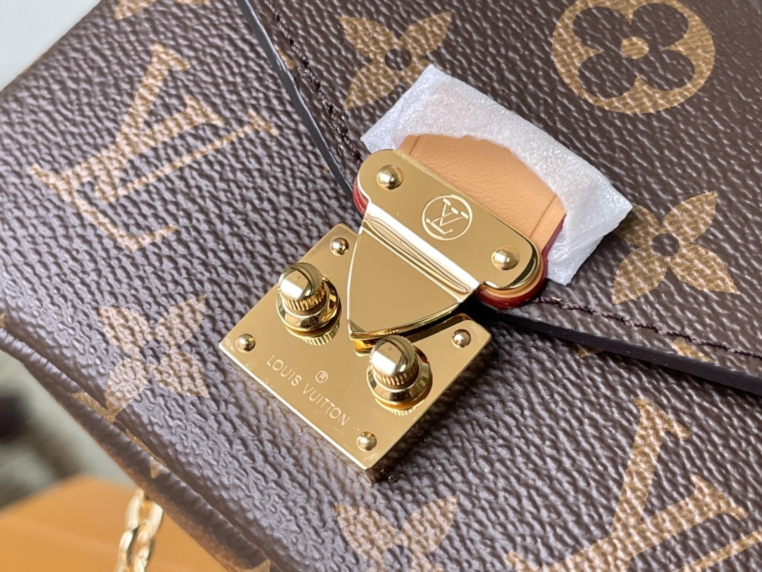 𝐋𝐎𝐔𝐈𝐒 𝐕𝐔𝐈𝐓𝐓𝐎𝐍      M81267