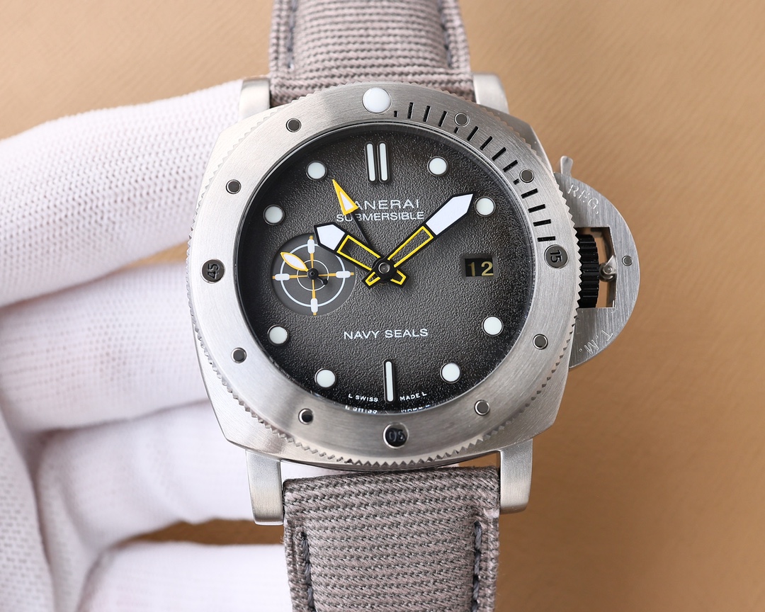Panerai- SUBMERSIBLE Stealth Series