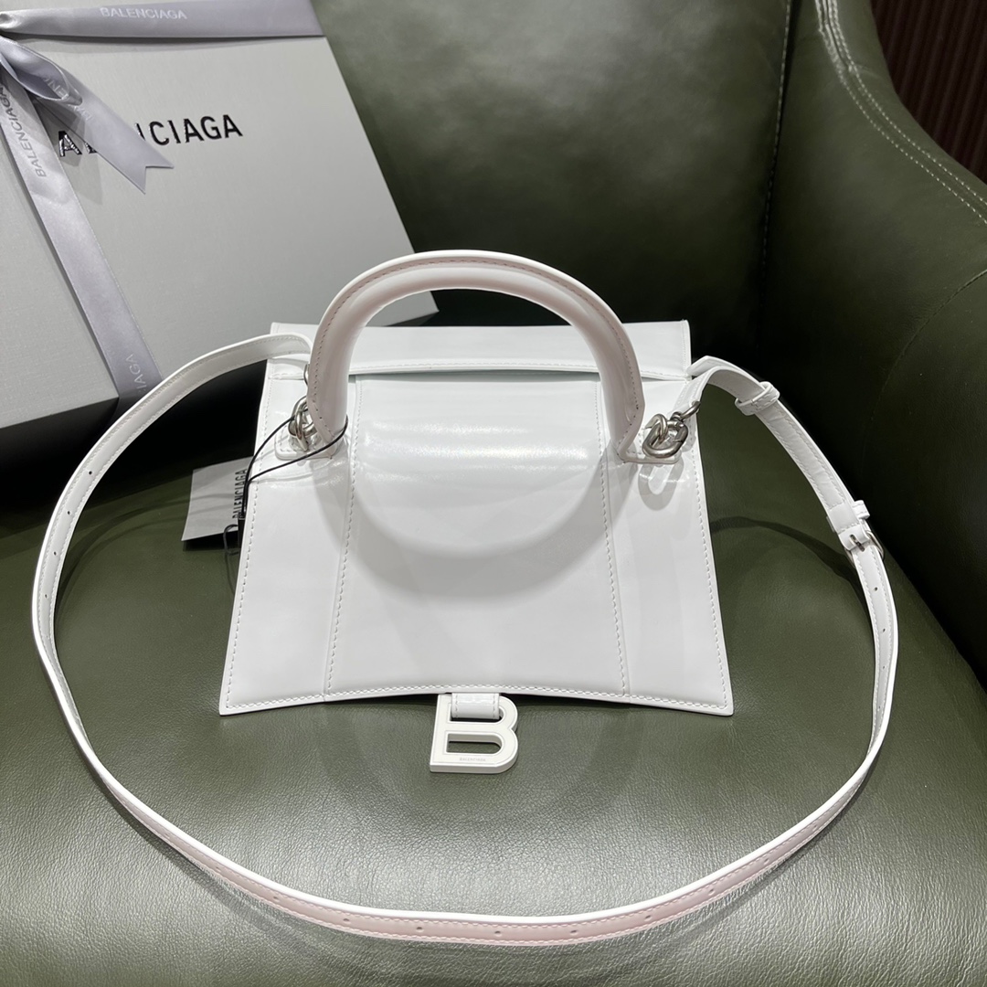 BALENCIAGA 𝐇𝐨𝐮𝐫𝐠𝐥𝐚𝐬𝐬 𝐒 The hourglass bag of the fashion world