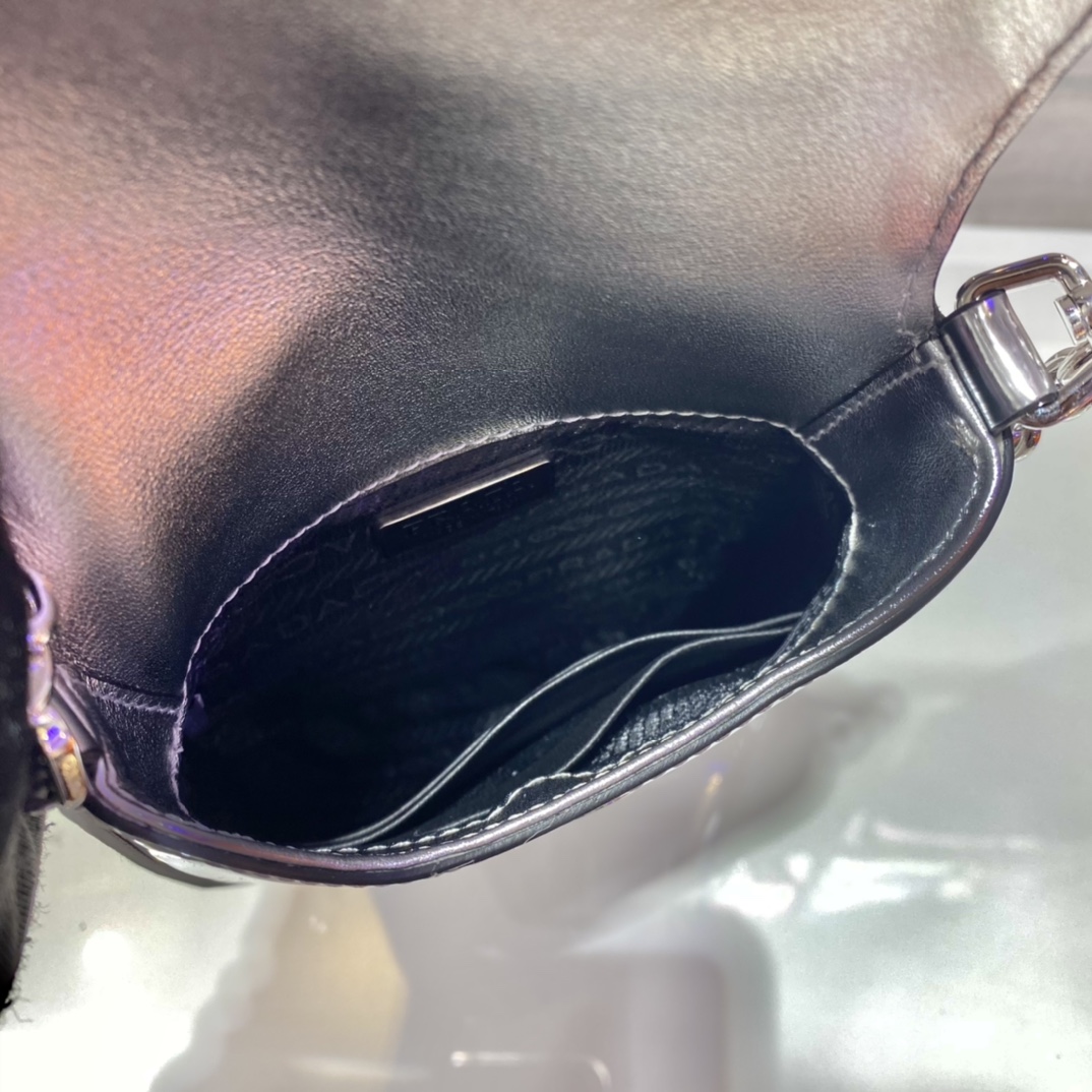 𝐏𝐑𝐀𝐃𝐀  New mobile phone bag 1BH185