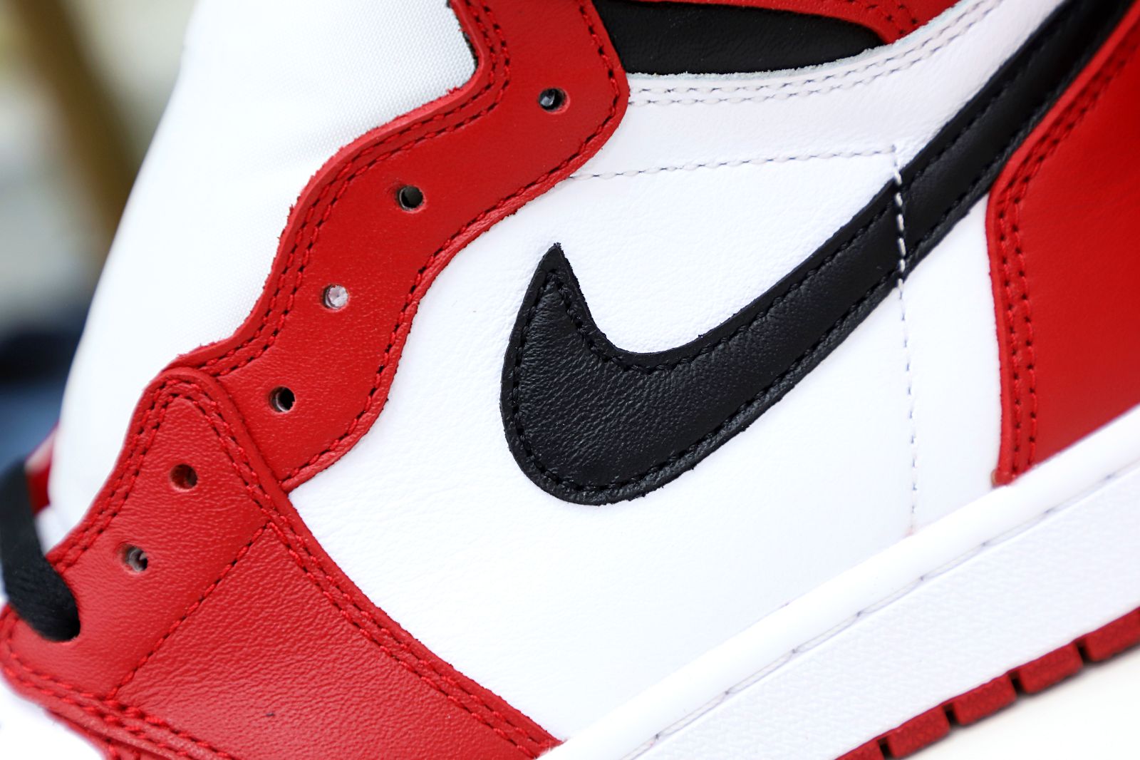 AIR JORDAN 1 RETRO HIGH OG CHICAGO 2015