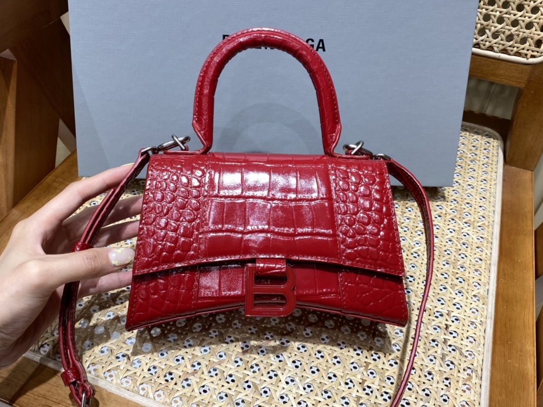 BALENCIAGA 𝐇𝐨𝐮𝐫𝐠𝐥𝐚𝐬𝐬 𝐗𝐒 crocodile-textured cowhide